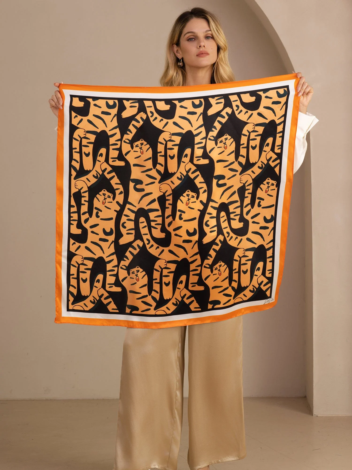 100 Prozent Maulbeerseidenschal Mit Tigermuster Größe 90x90cm - Image 3