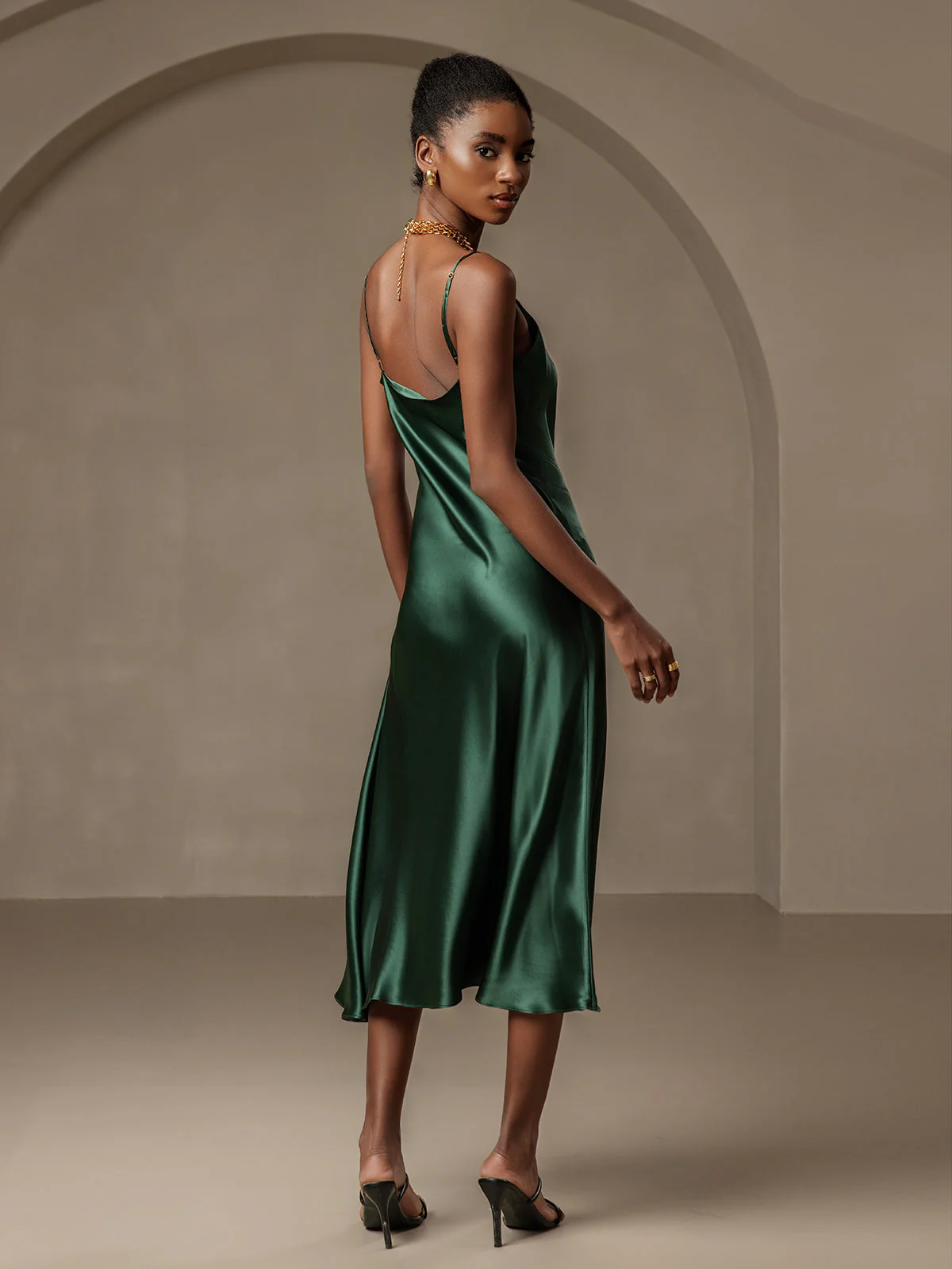 Reines Seidenkleid mit Spaghettiträgern und Schlitz - Image 2