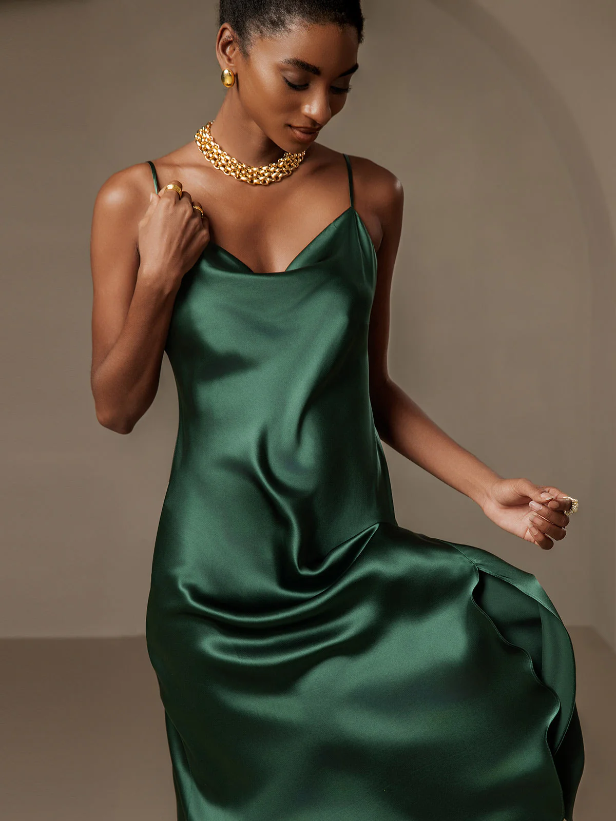 Reines Seidenkleid mit Spaghettiträgern und Schlitz - Image 4