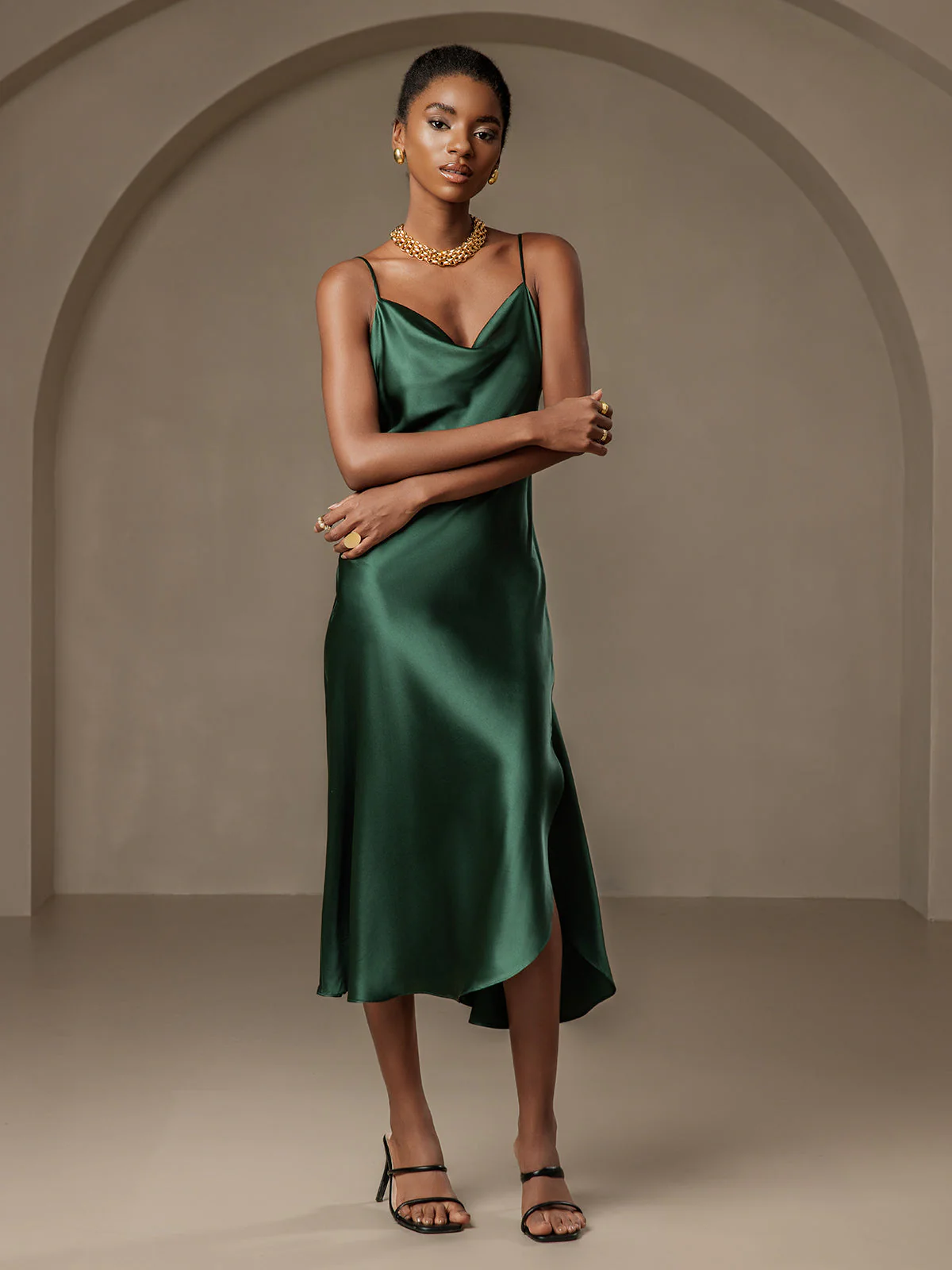 Reines Seidenkleid mit Spaghettiträgern und Schlitz - Image 5