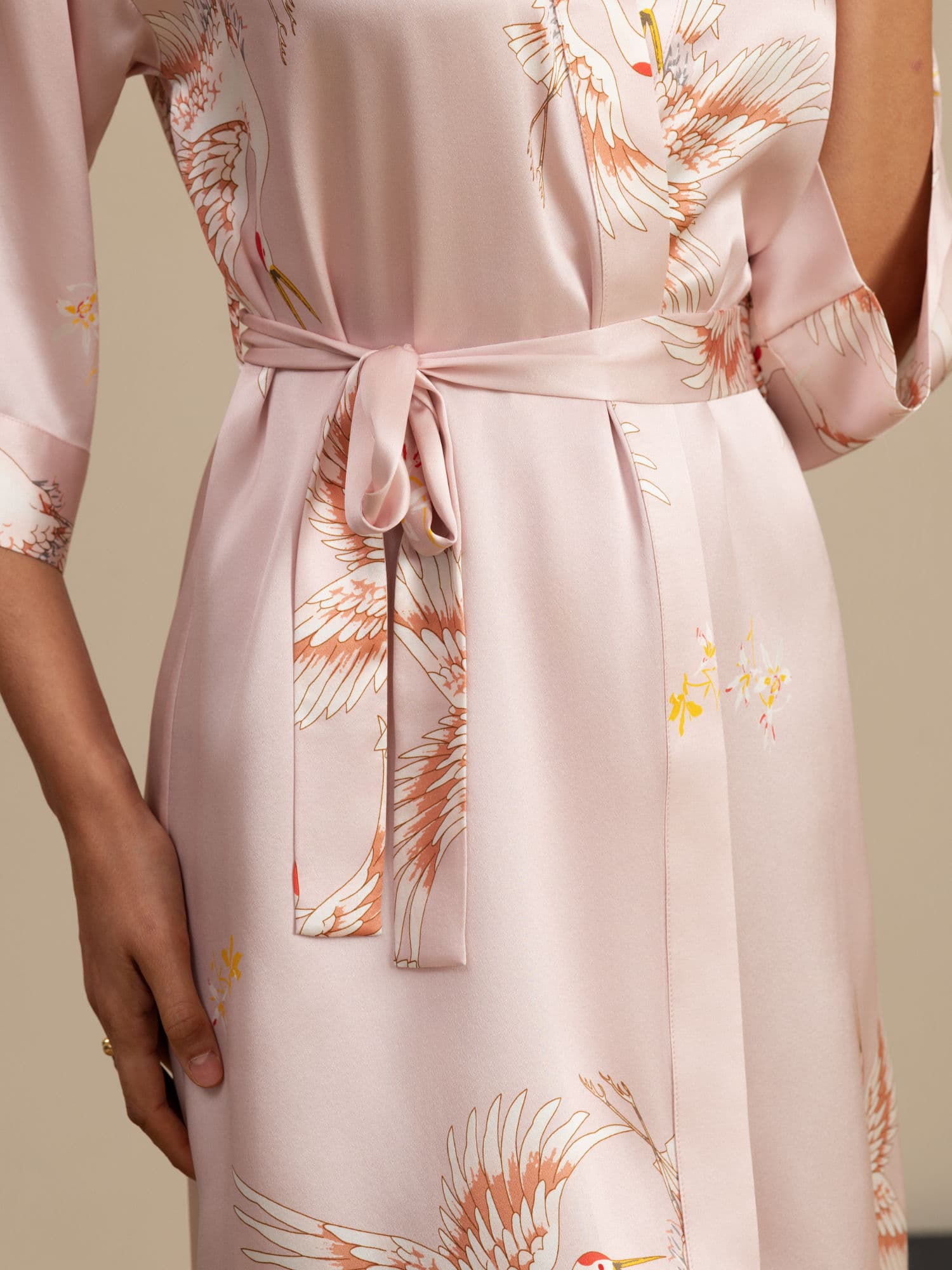 19Momme Pure Silk Kranich-Druck Gürtelte Wickel Kimono-Robe für Frauen - Image 12
