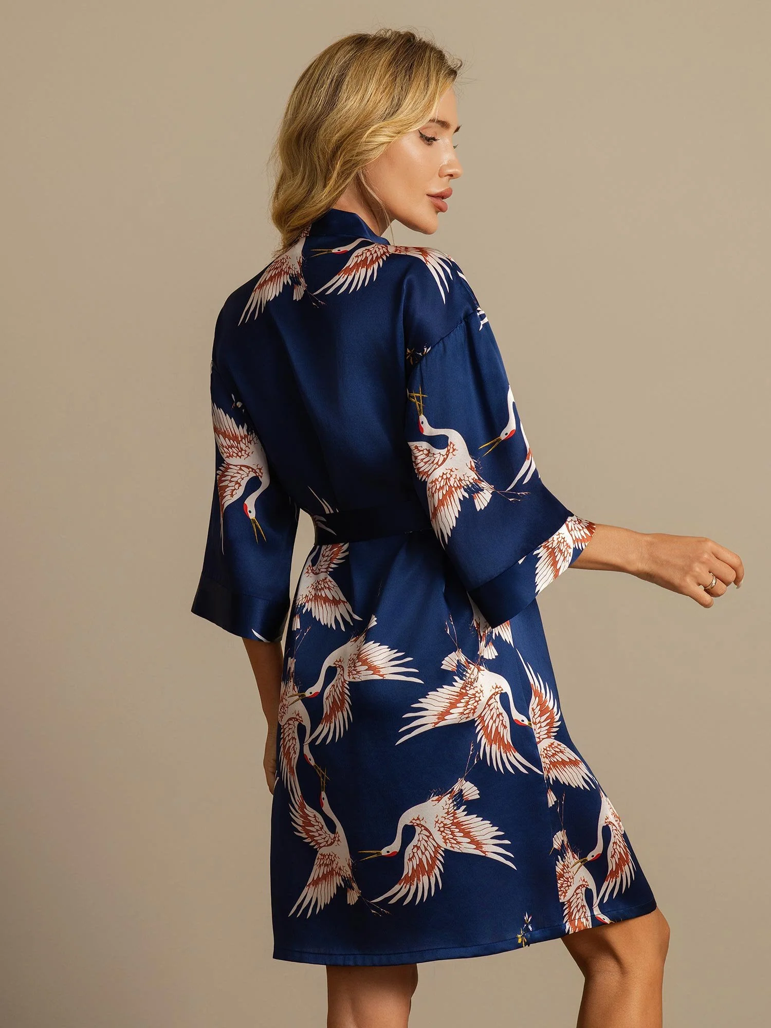 19Momme Pure Silk Kranich-Druck Gürtelte Wickel Kimono-Robe für Frauen - Image 17
