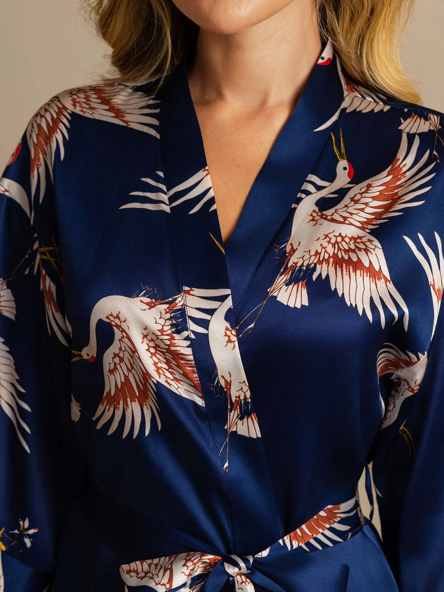 19Momme Pure Silk Kranich-Druck Gürtelte Wickel Kimono-Robe für Frauen - Image 19