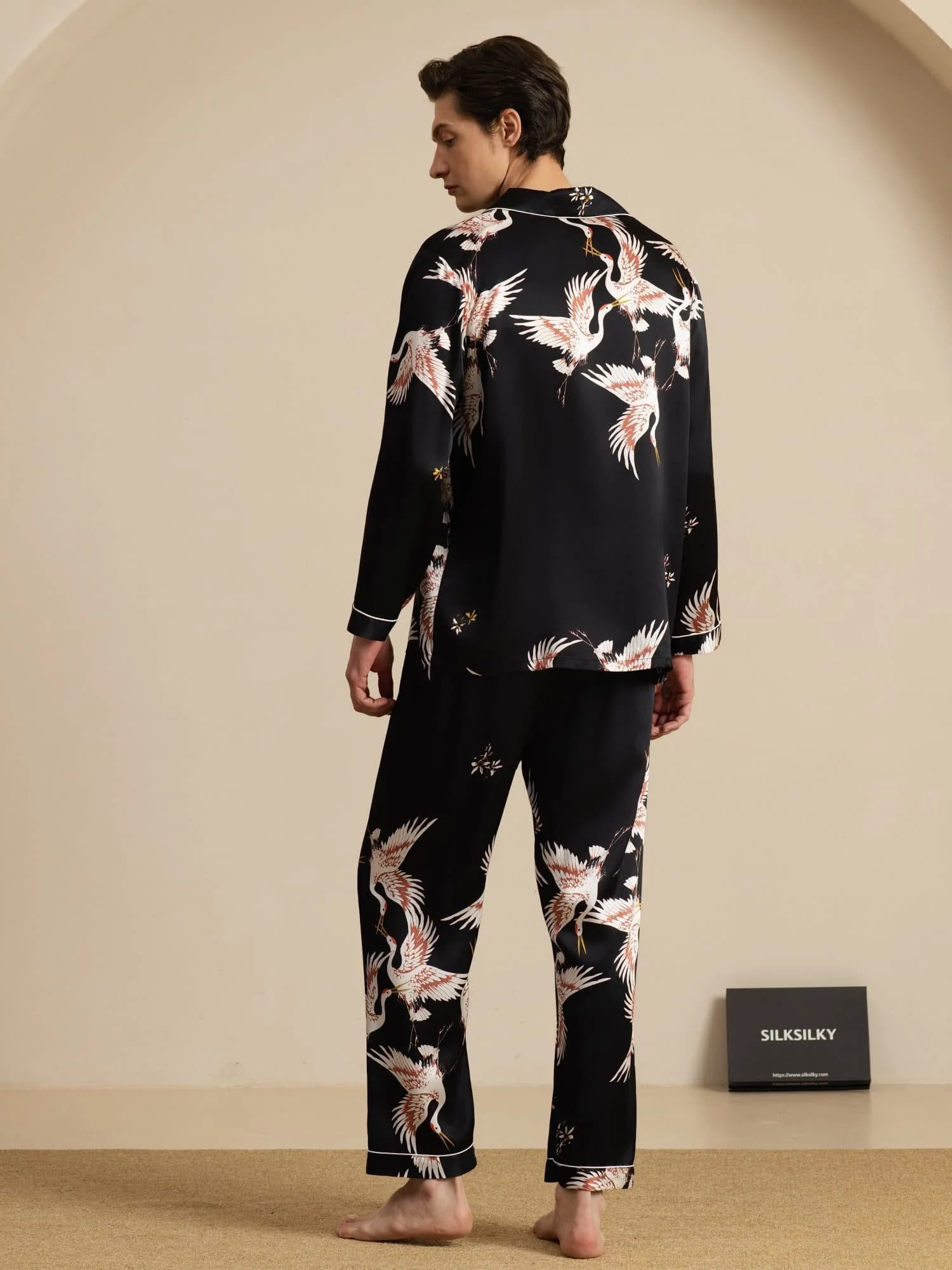 19Momme Reiner Seiden Herren Kranichdruck Langarm Notch Kragen Pyjama Set - Image 10