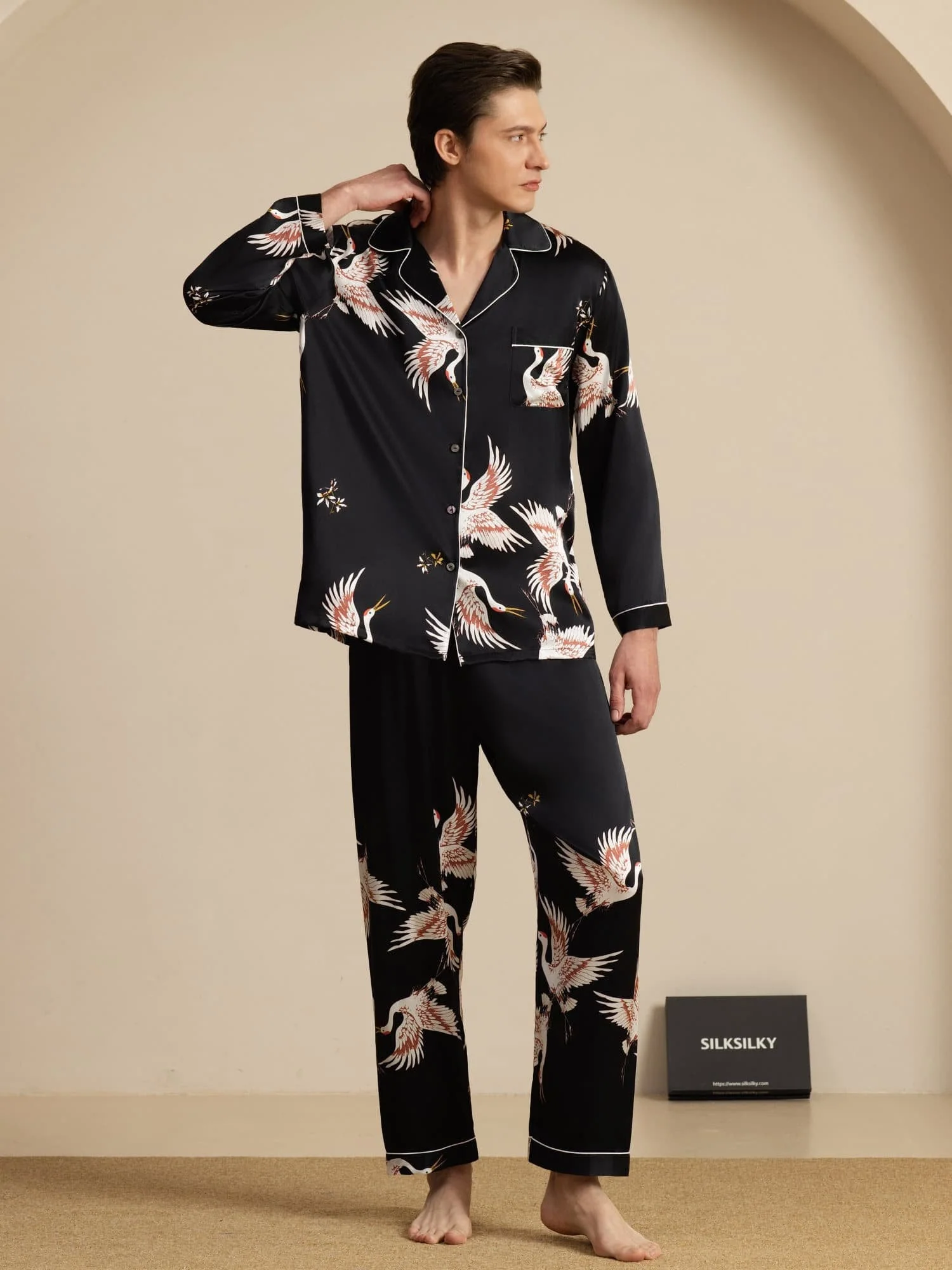 19Momme Reiner Seiden Herren Kranichdruck Langarm Notch Kragen Pyjama Set - Image 15