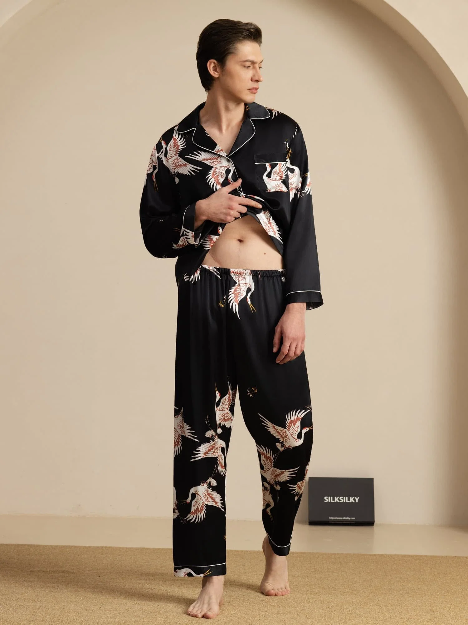 19Momme Reiner Seiden Herren Kranichdruck Langarm Notch Kragen Pyjama Set - Image 16
