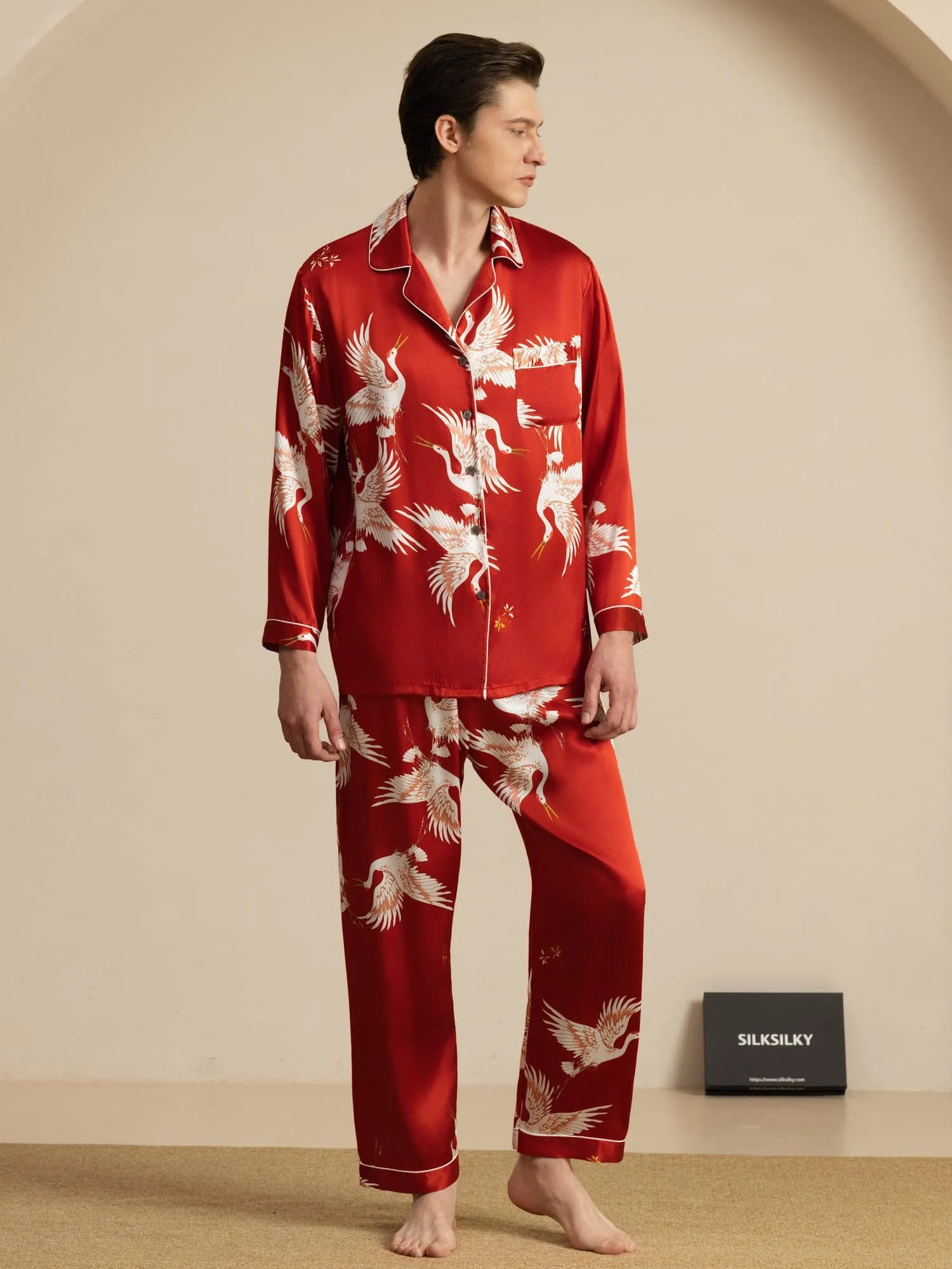 19Momme Reiner Seiden Herren Kranichdruck Langarm Notch Kragen Pyjama Set - Image 17