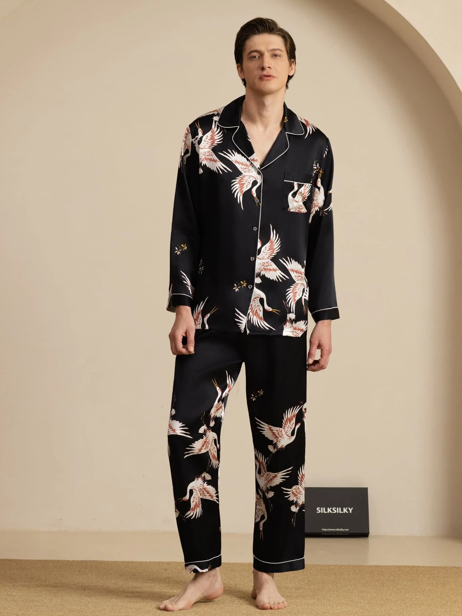 19Momme Reiner Seiden Herren Kranichdruck Langarm Notch Kragen Pyjama Set - Image 9
