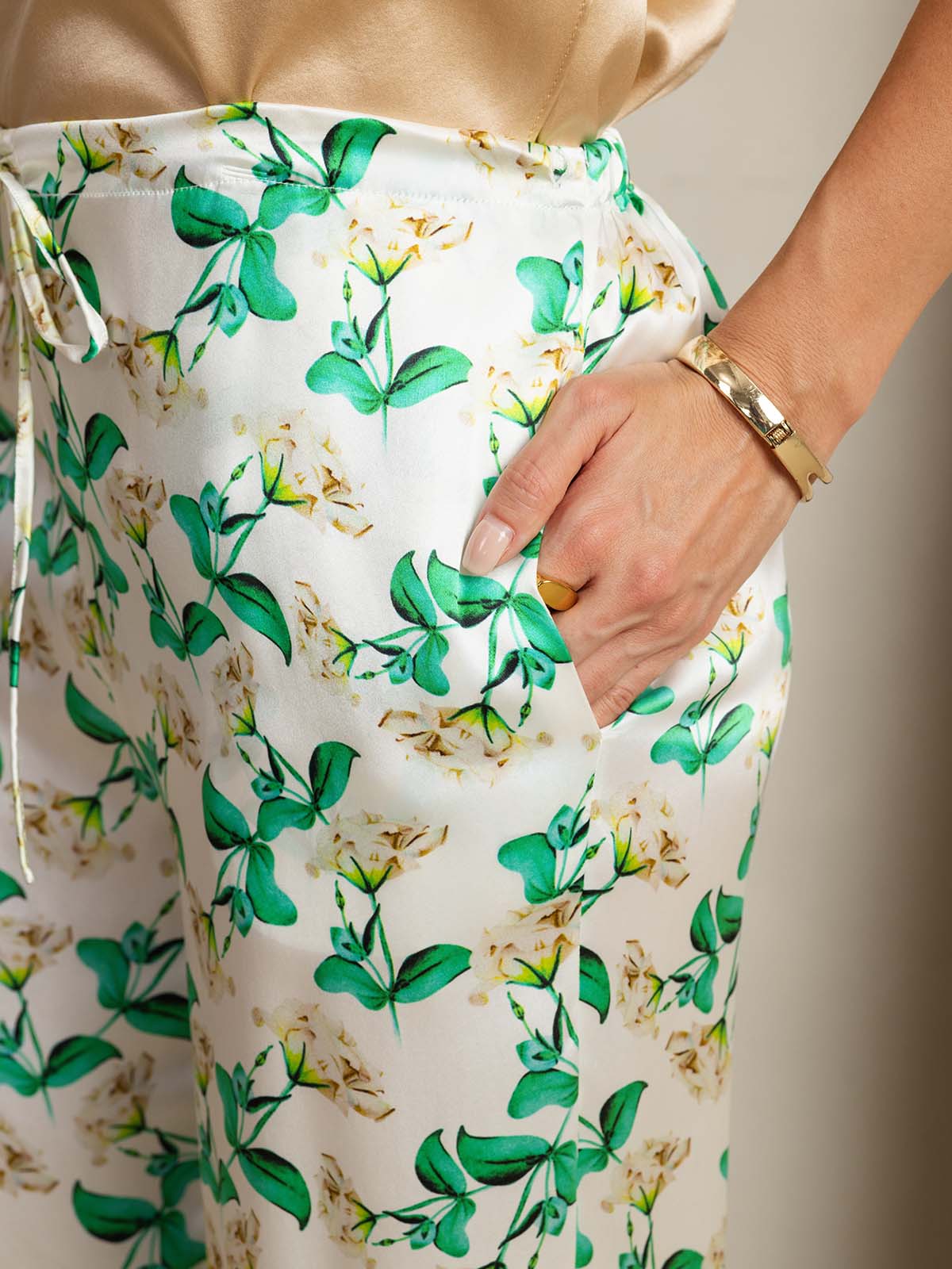 19Momme Seidene Grüne Damenhose Mit Blumenmuster Weitem Bein Und Seitentaschen - Image 4