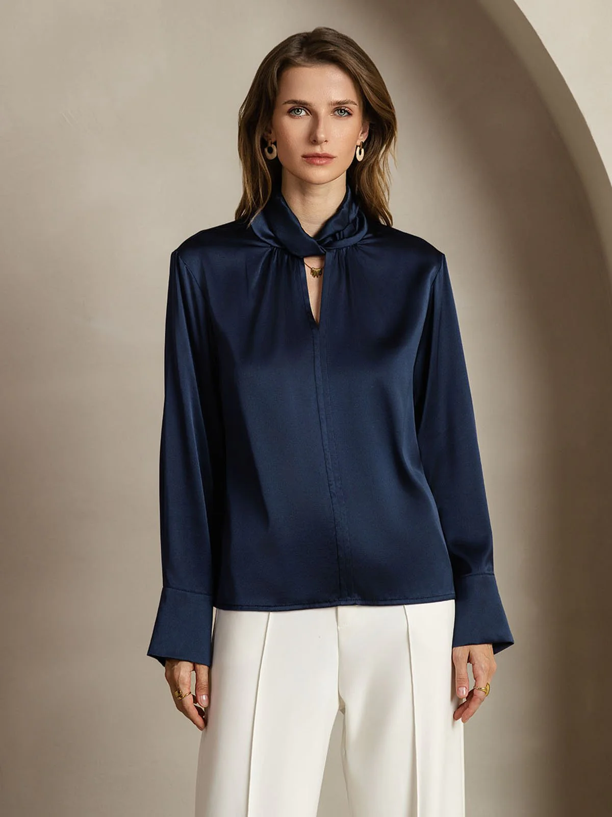 19 Momme Seide Bluse Mit Schlüssellochausschnitt Und Perlenknöpfen - Image 25