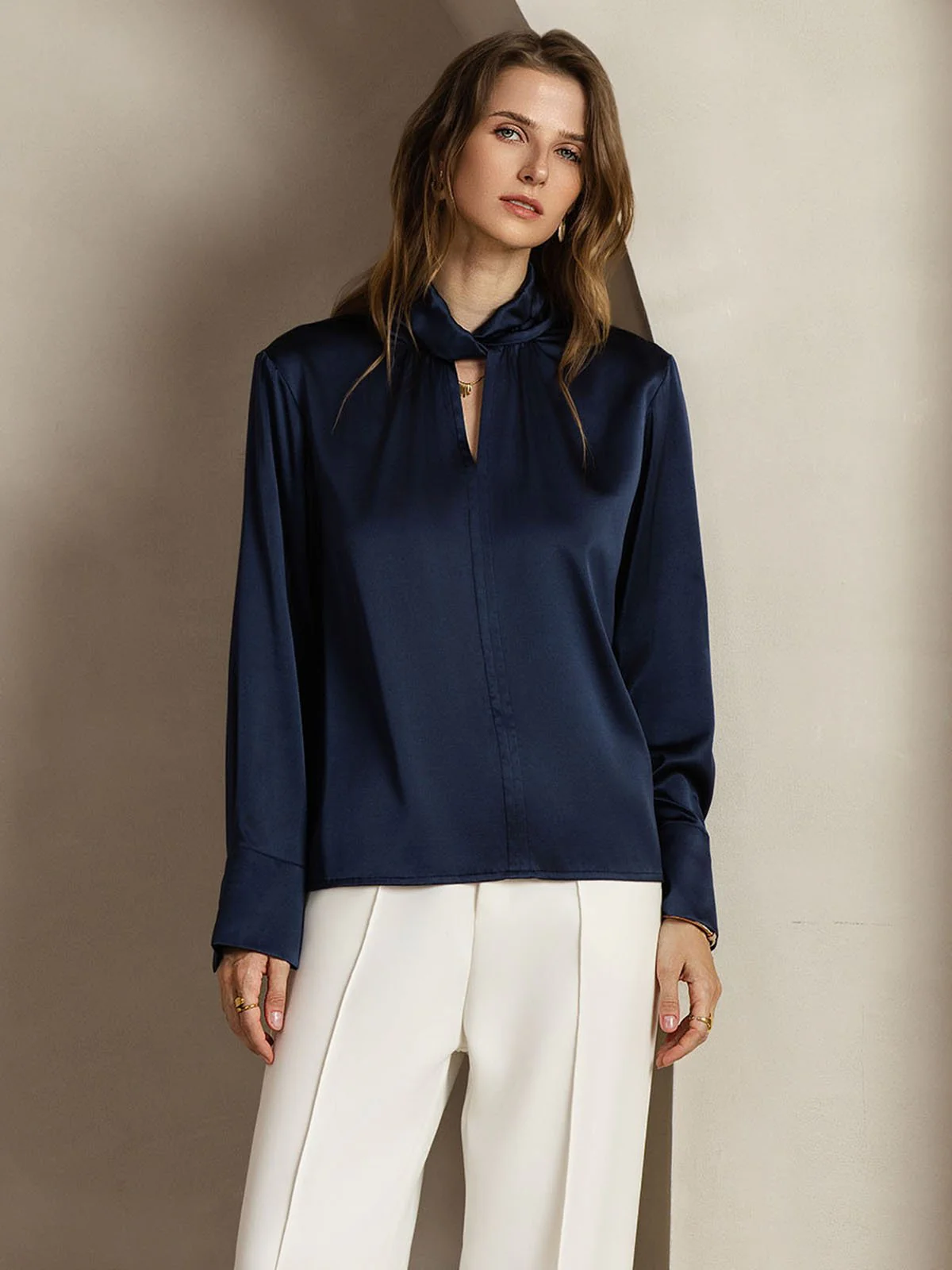 19 Momme Seide Bluse Mit Schlüssellochausschnitt Und Perlenknöpfen - Image 29
