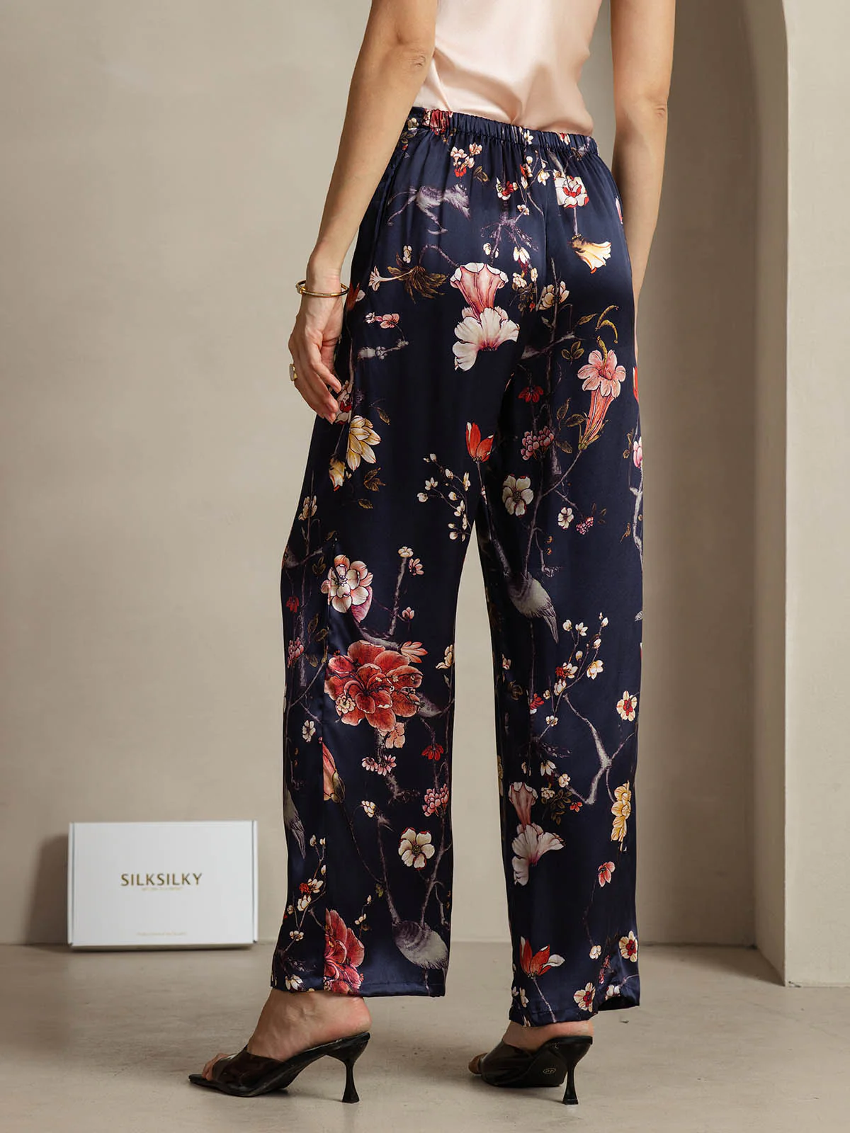 19Momme Seide Marineblau Floral Print Weit Bein Damenhose Mit Seitentaschen Design - Image 2