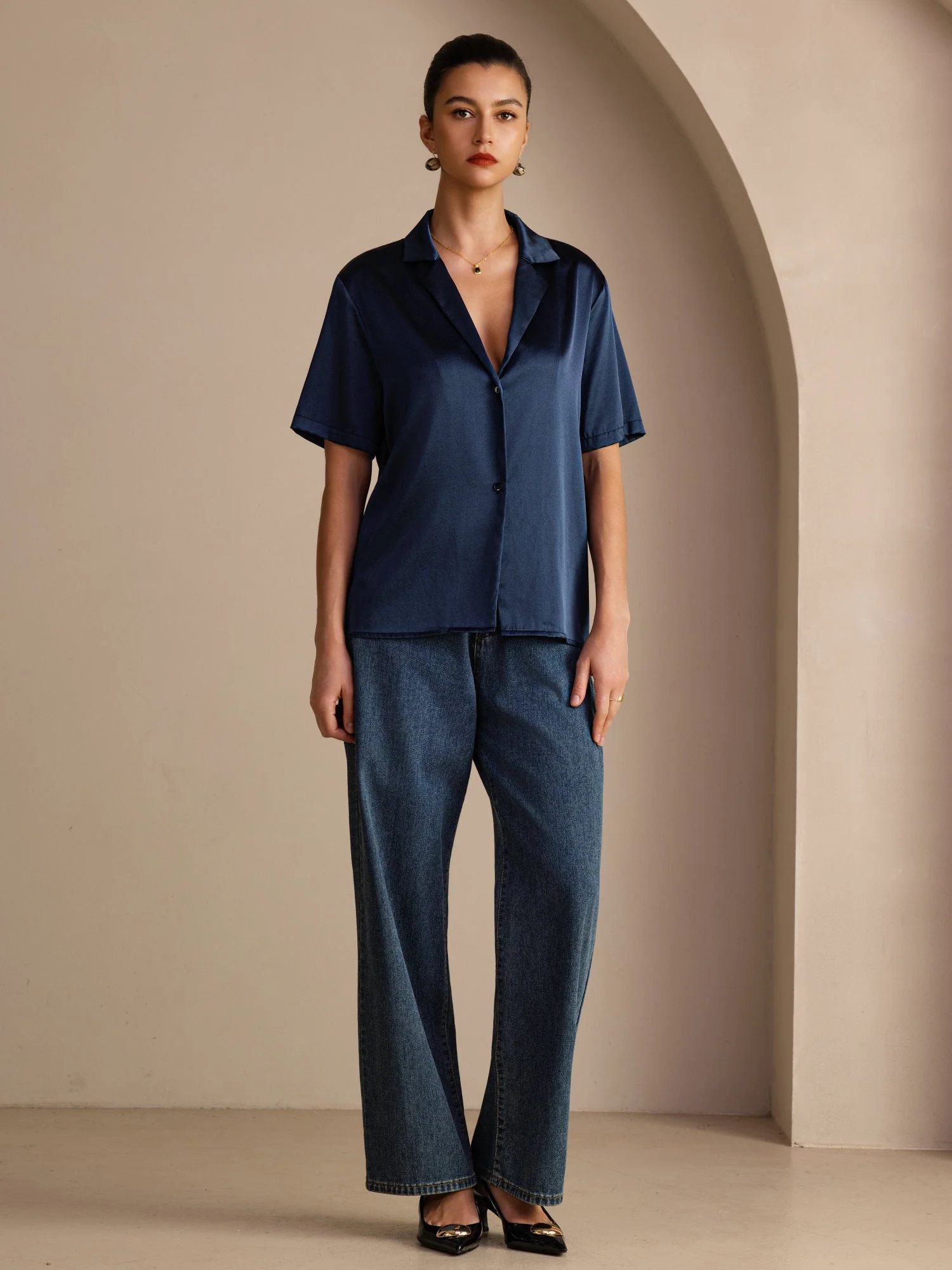 19Momme Seidenbluse für Damen mit kurzem Ärmel, Reverskragen und Knopfverschluss - Image 13