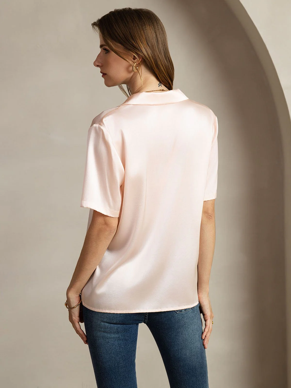 19Momme Seidenbluse für Damen mit kurzem Ärmel, Reverskragen und Knopfverschluss - Image 2