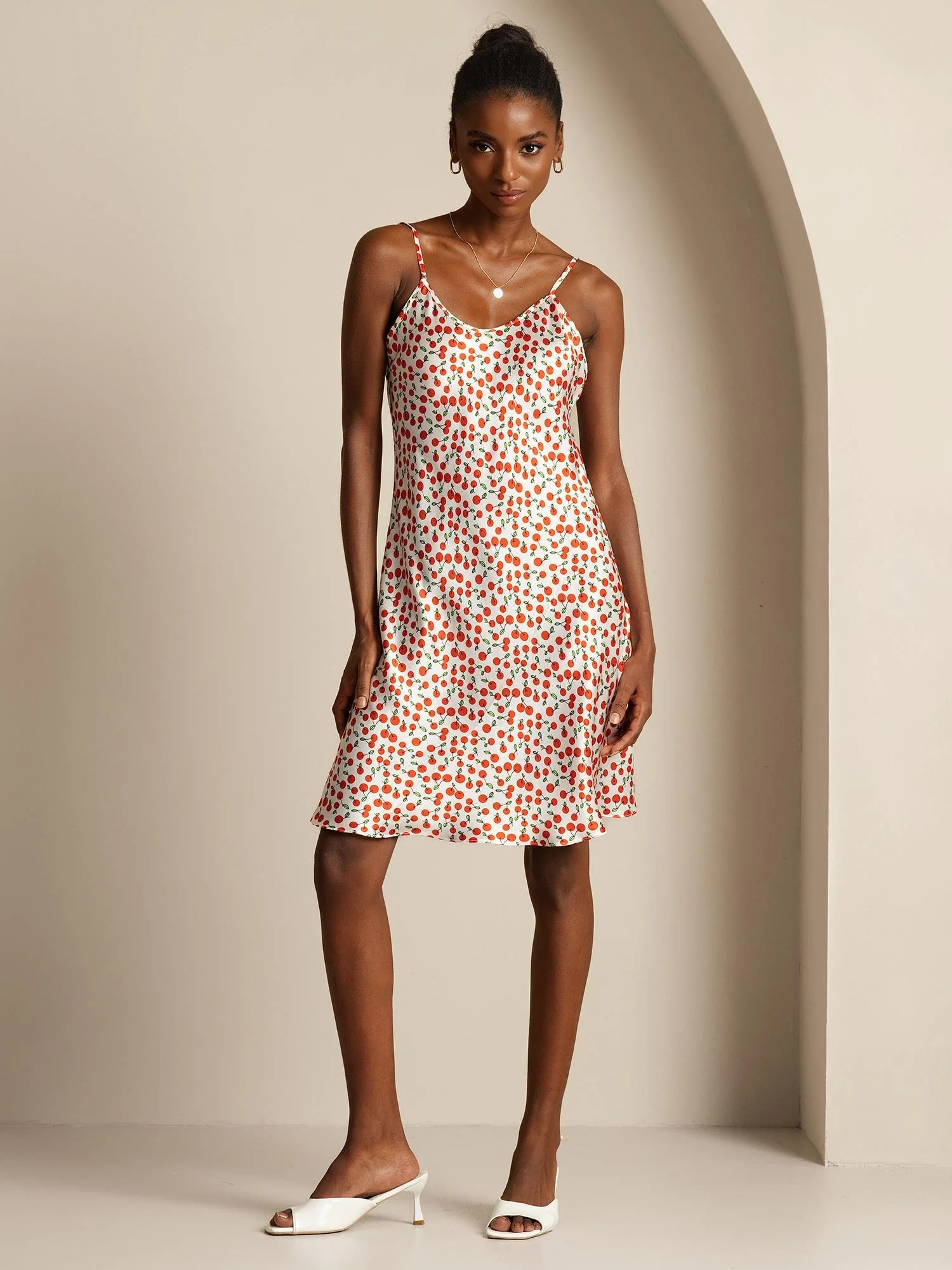 Seiden-Spaghetti-Träger Kirschen-Print Kurzkleid