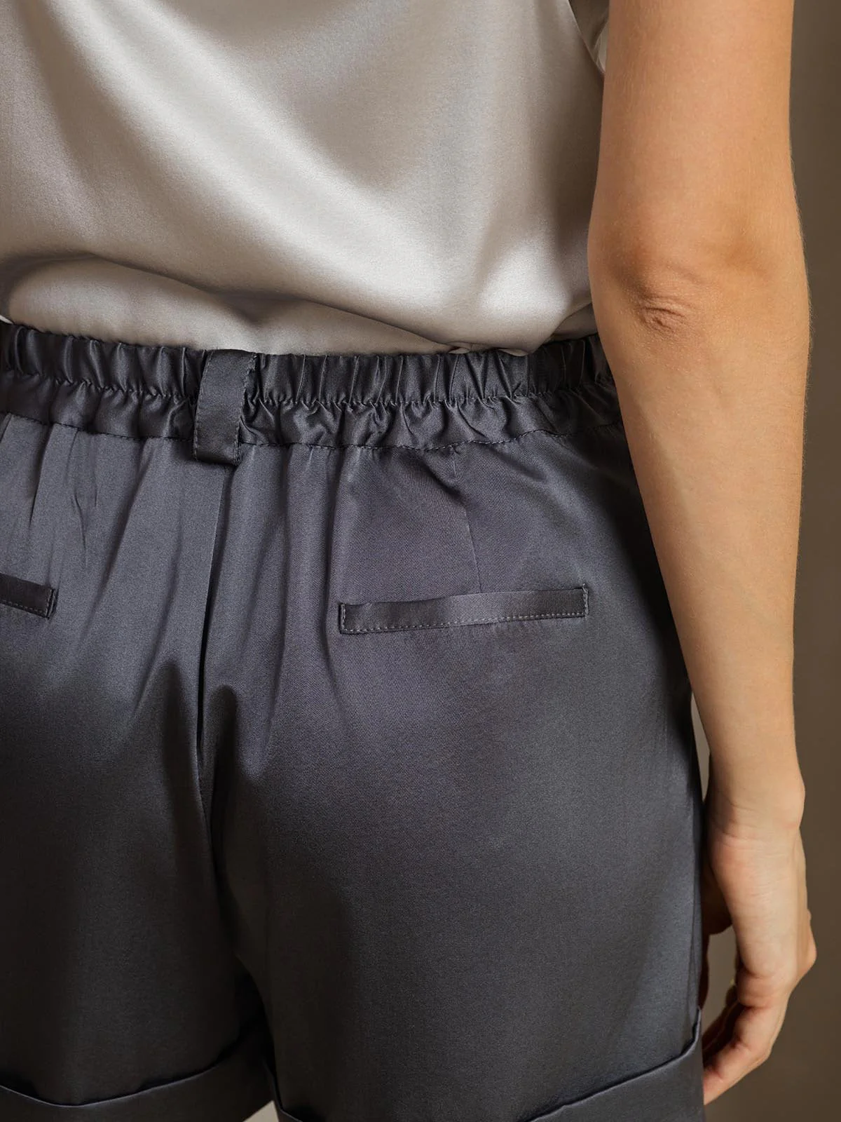 19Momme Seide Damen Shorts Mit Umschlag Und Seitentaschen Design - Image 5