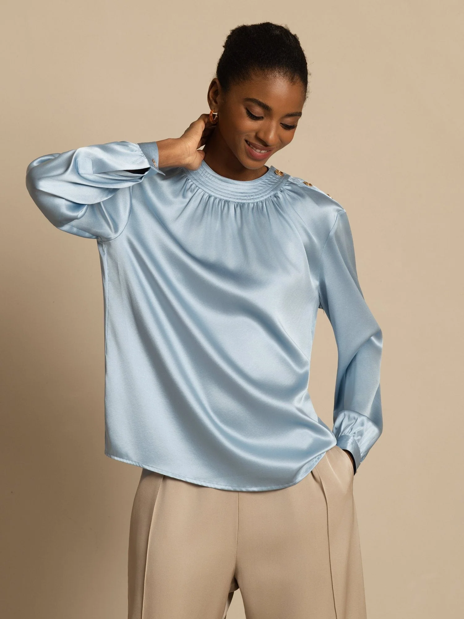 19Momme Seide Damen Bluse mit Gathered Neck und langen Ärmeln