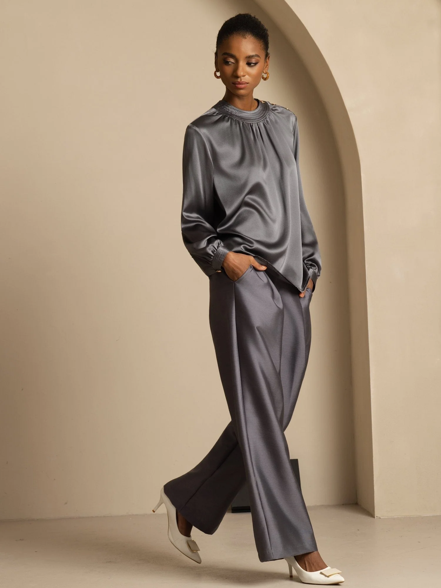 19Momme Seide Damen Bluse mit Gathered Neck und langen Ärmeln - Image 14