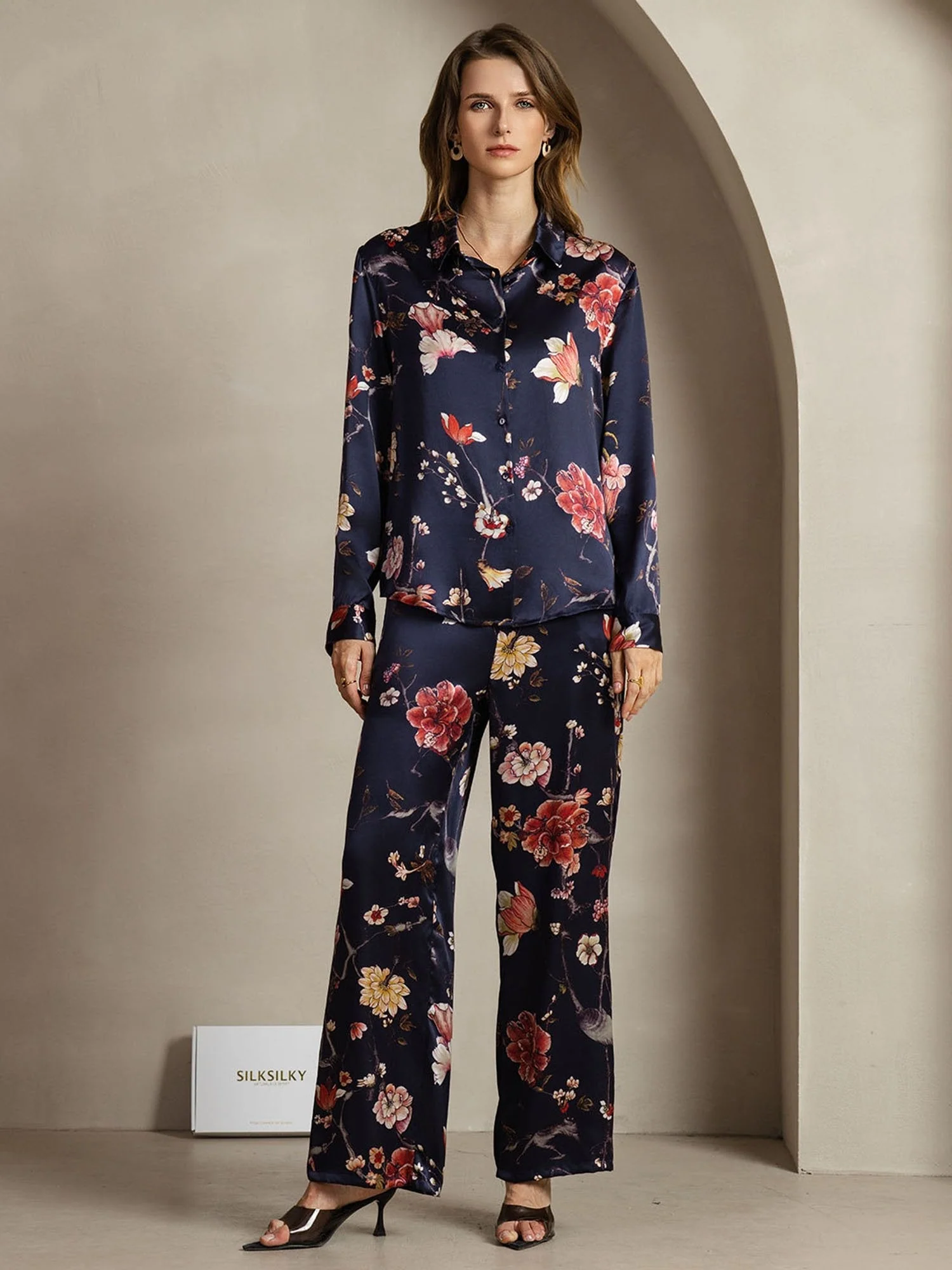 19Momme Damen Seide Marine Blumenprint Knopfhemd Und Weite Hose Set