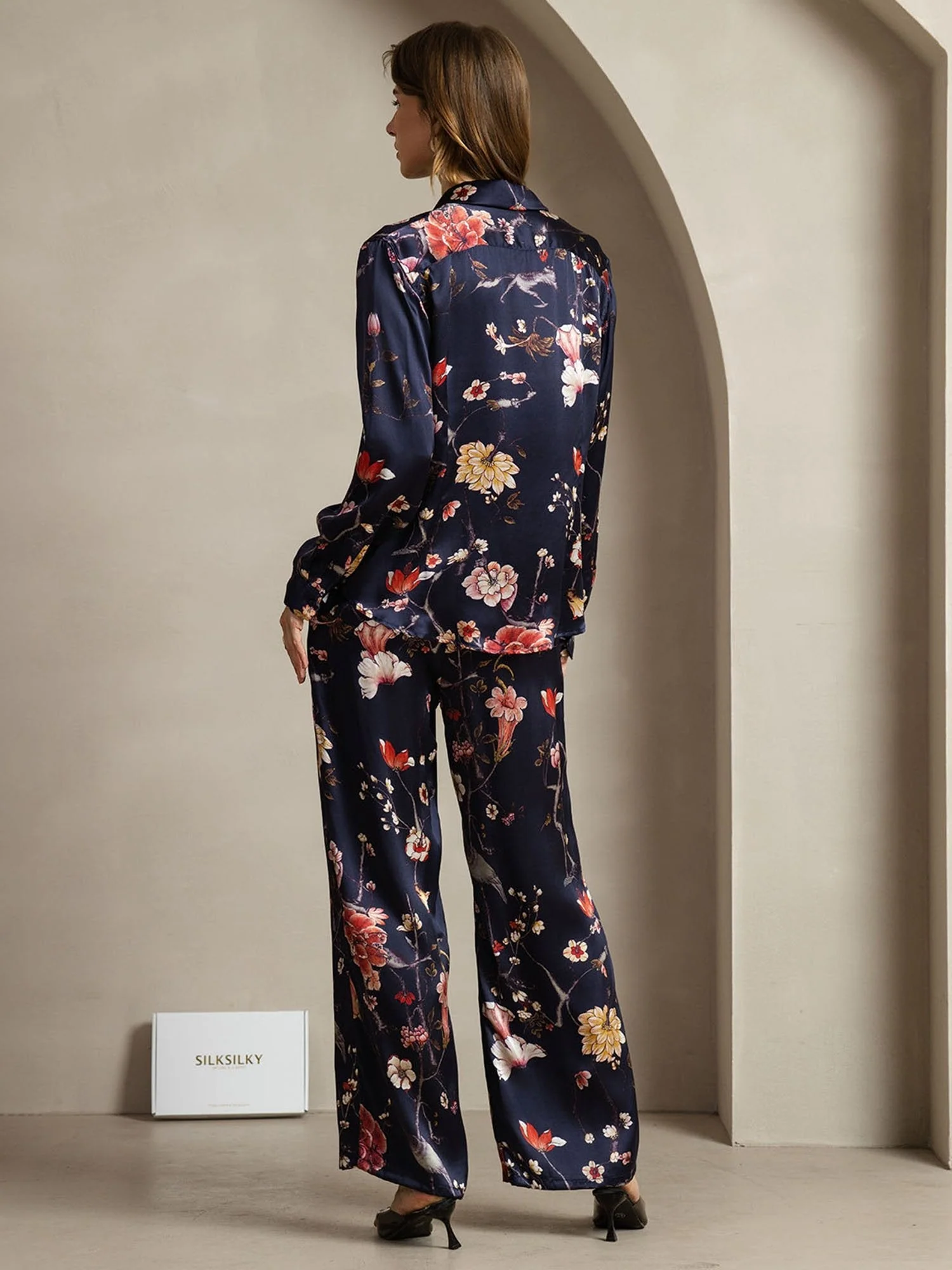 19Momme Damen Seide Marine Blumenprint Knopfhemd Und Weite Hose Set - Image 2