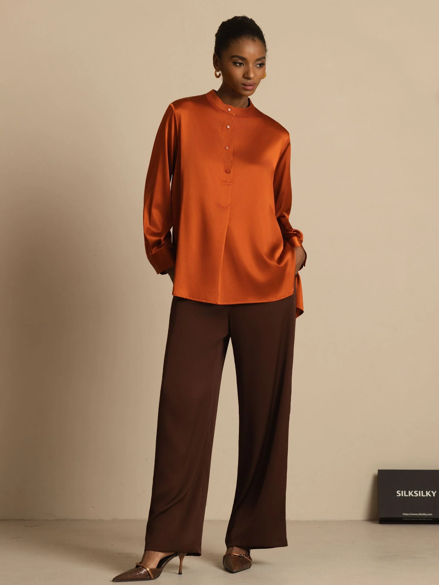 19Momme Seide Damen Standkragen High-Low Bluse Mit Knopfdetails - Image 14