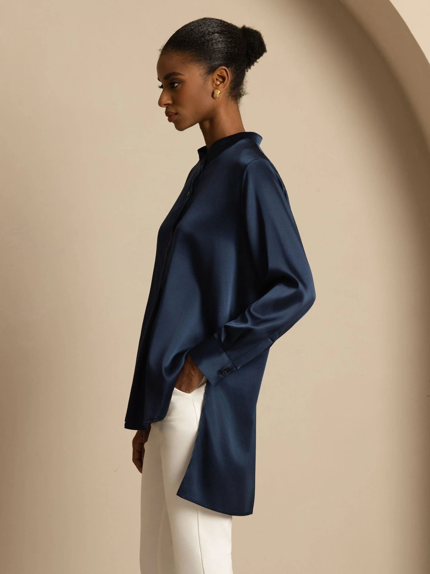 19Momme Seide Damen Standkragen High-Low Bluse Mit Knopfdetails - Image 3
