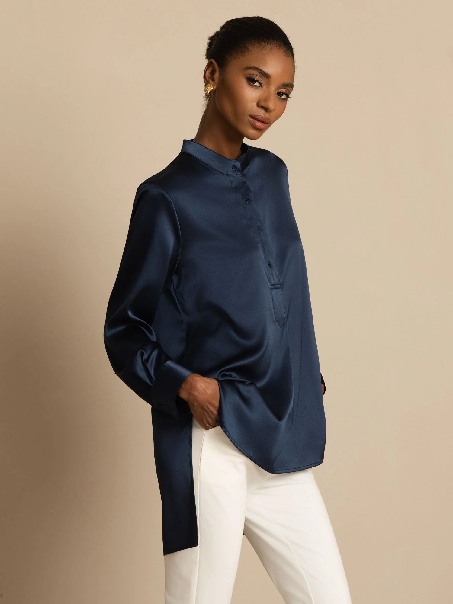 19Momme Seide Damen Standkragen High-Low Bluse Mit Knopfdetails - Image 5
