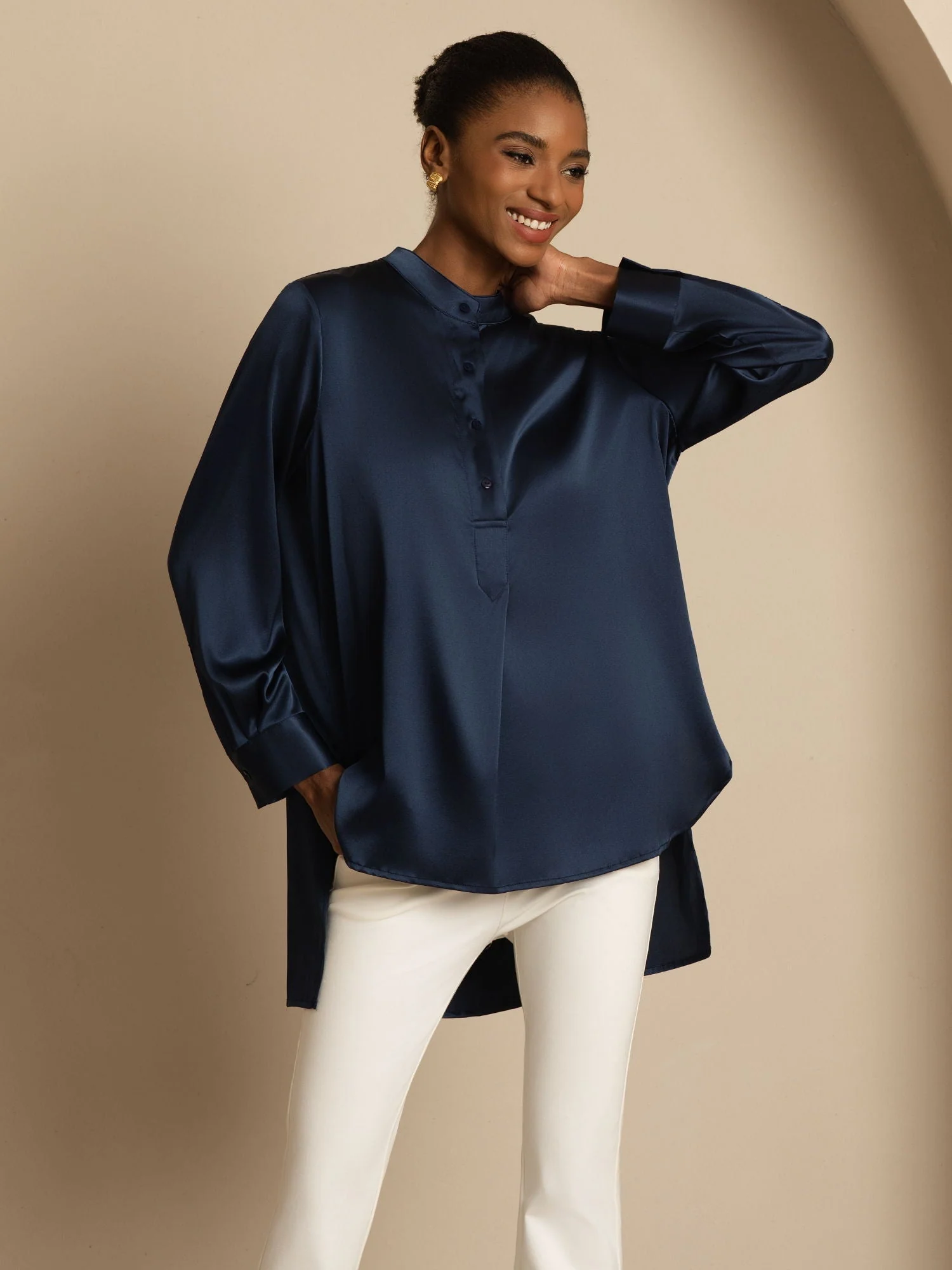 19Momme Seide Damen Standkragen High-Low Bluse Mit Knopfdetails - Image 6