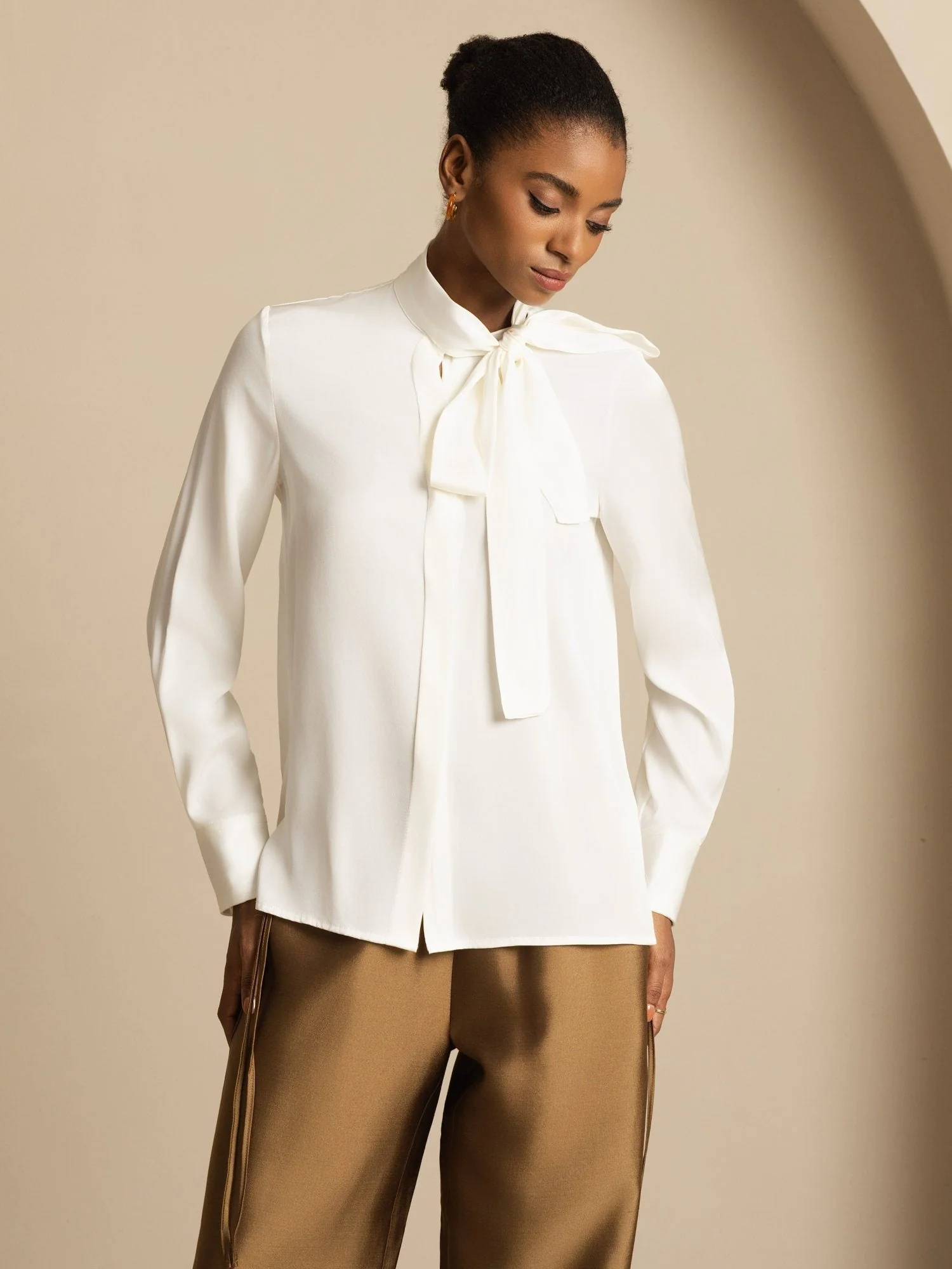 19Momme Seiden Damen Tie Neck Langarm Bluse - Image 4
