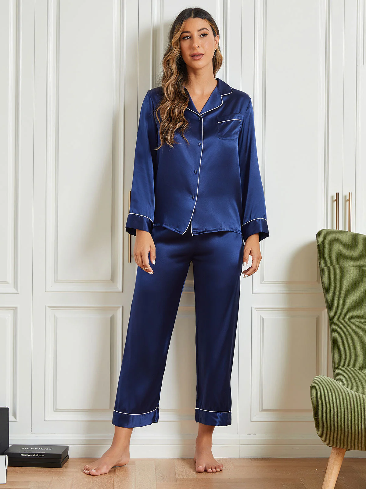 Klassisches Pyjama-Set mit Bindebindung aus reiner Seide - Image 24