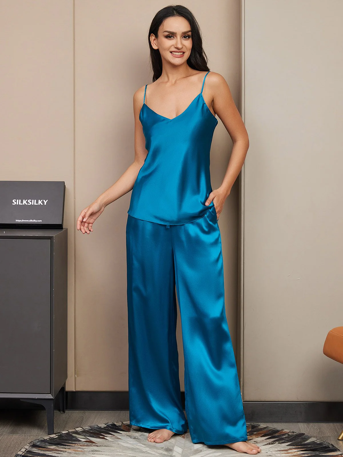 Pyjama-Set aus reiner Seide mit Cami-Top & weiten Hosen - Image 4