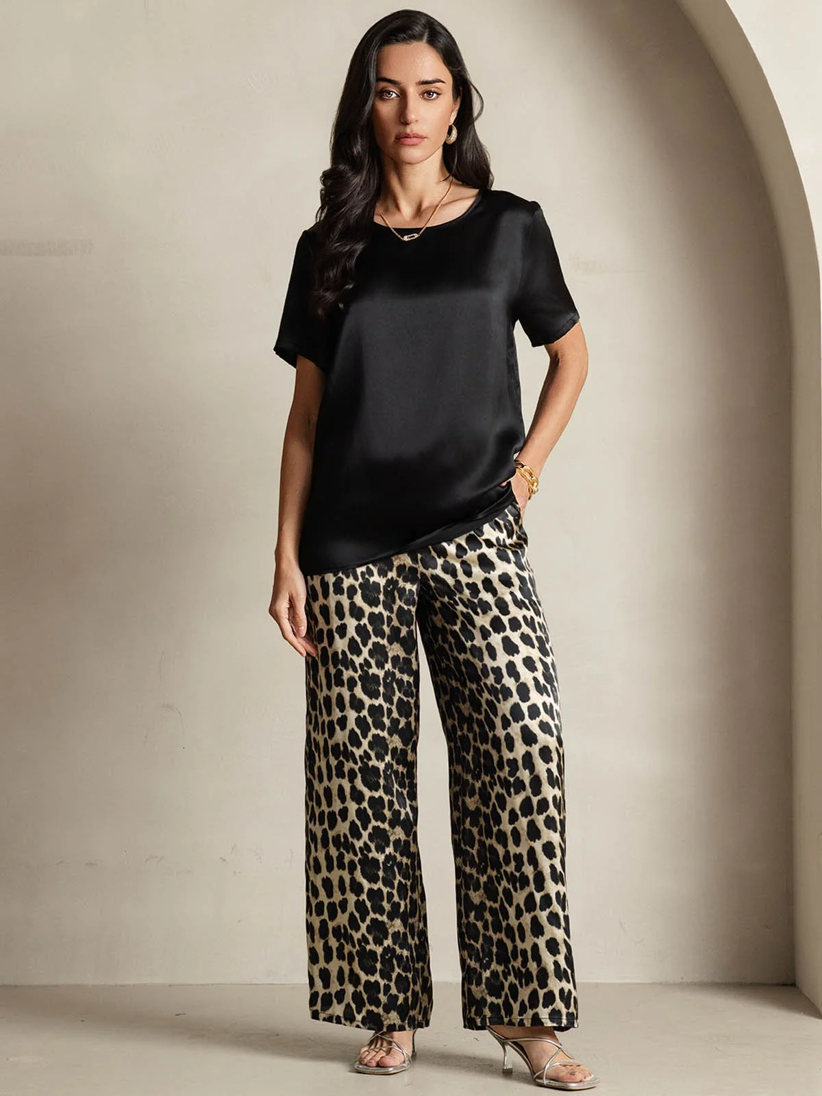 Damen Reine Seide Kurzarm Rundhals Uni Oberteil Und Leopardenmuster Hose Pyjama Set