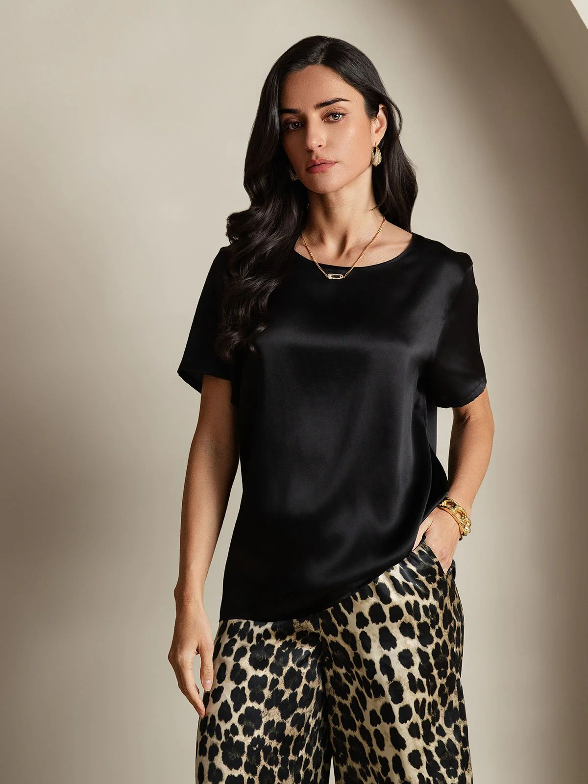 Damen Reine Seide Kurzarm Rundhals Uni Oberteil Und Leopardenmuster Hose Pyjama Set - Image 5