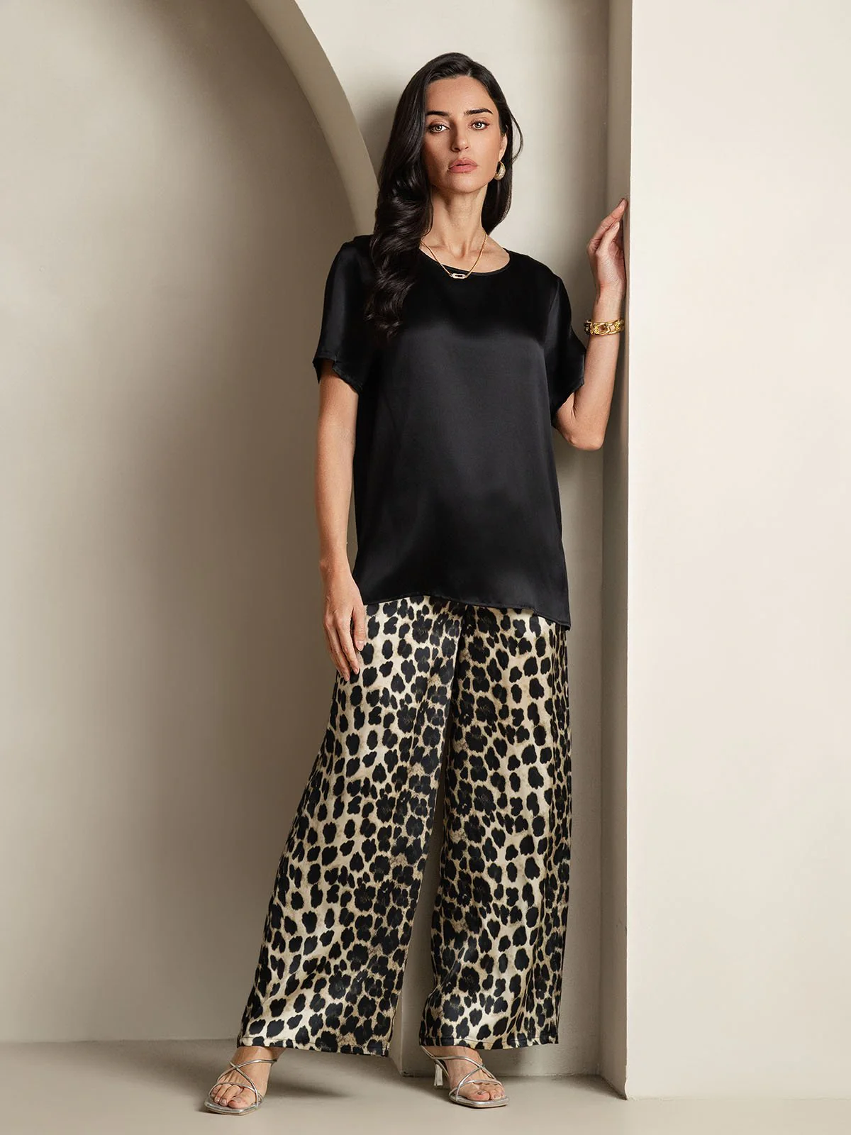 Damen Reine Seide Kurzarm Rundhals Uni Oberteil Und Leopardenmuster Hose Pyjama Set - Image 6