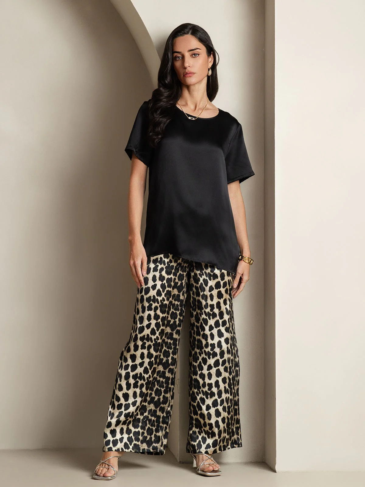 Damen Reine Seide Kurzarm Rundhals Uni Oberteil Und Leopardenmuster Hose Pyjama Set - Image 7