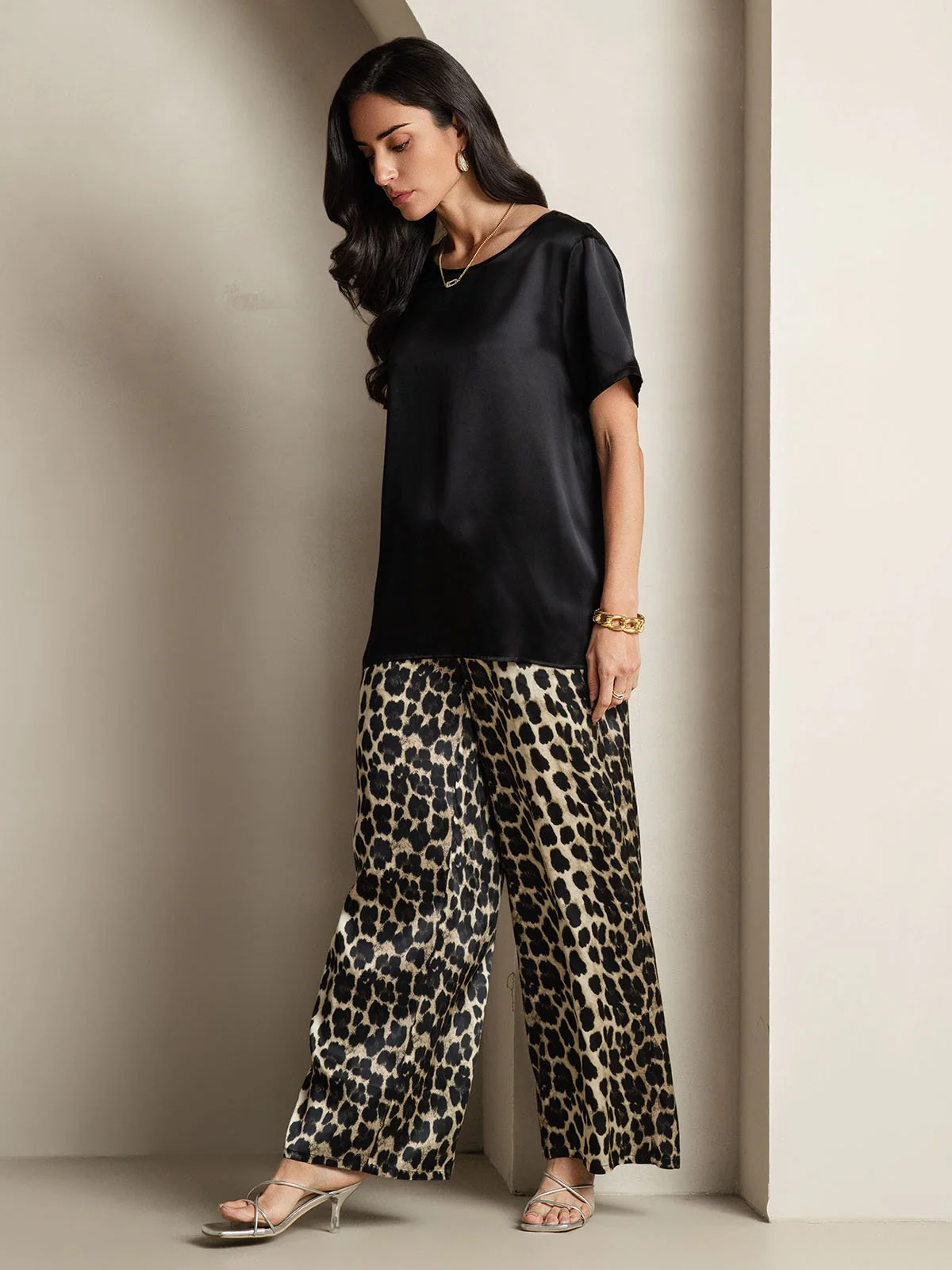 Damen Reine Seide Kurzarm Rundhals Uni Oberteil Und Leopardenmuster Hose Pyjama Set - Image 8
