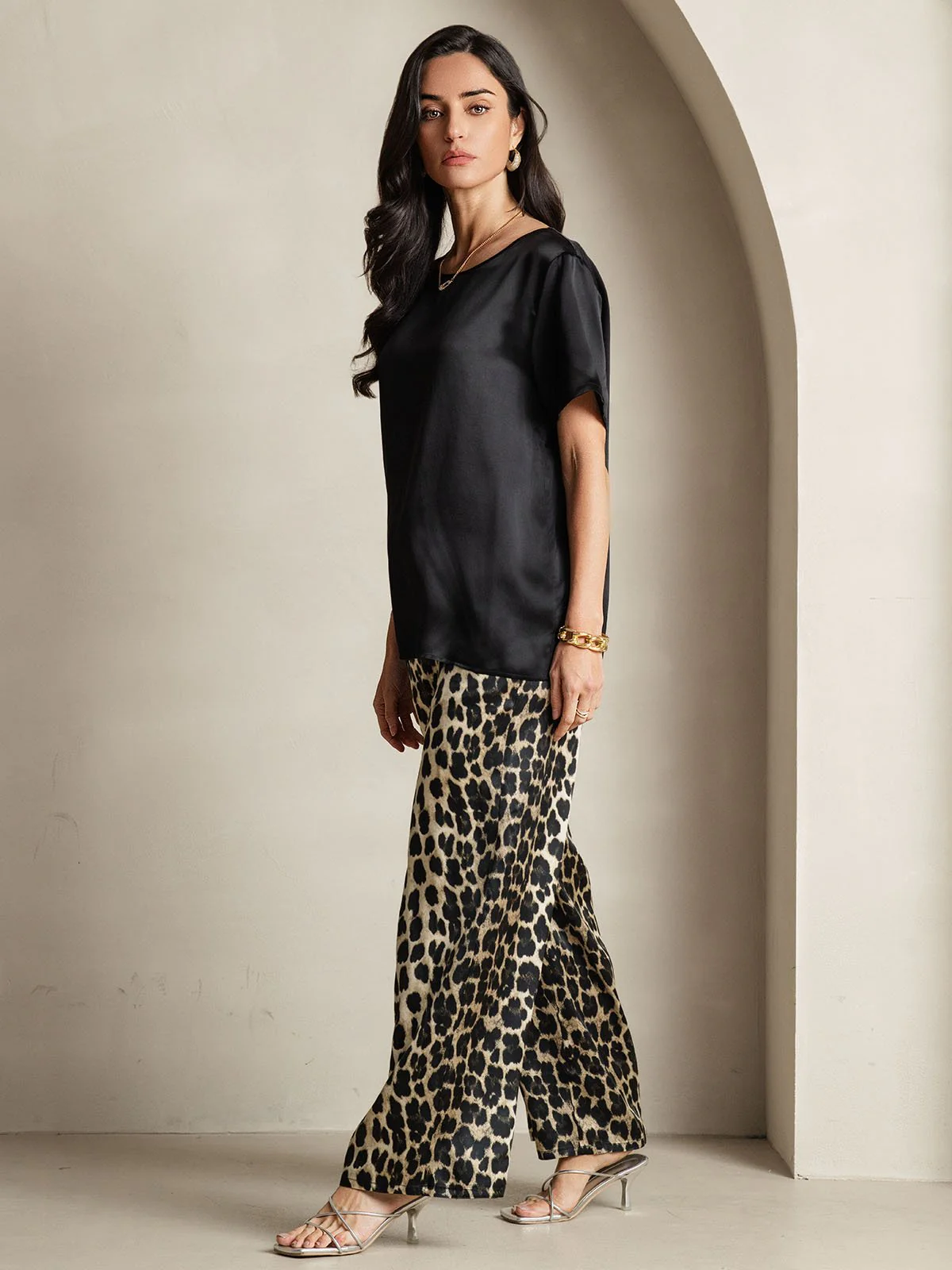Damen Reine Seide Kurzarm Rundhals Uni Oberteil Und Leopardenmuster Hose Pyjama Set - Image 9