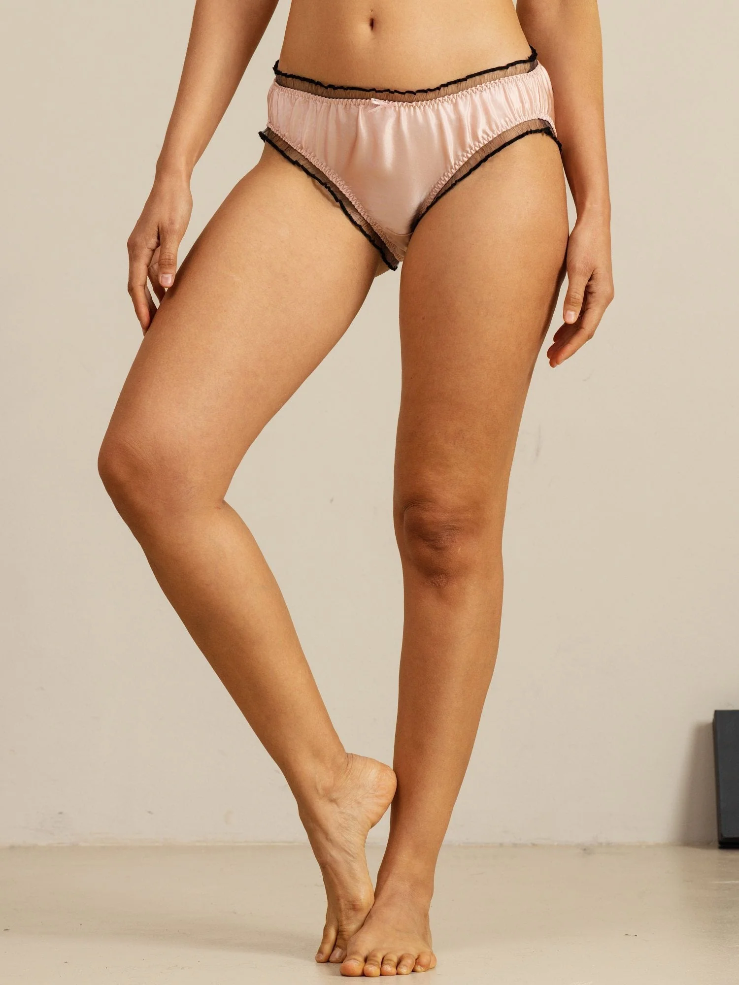 Reine Seide Komfort Slip Mit Rüschen Und Transparentem Besatz - Image 16