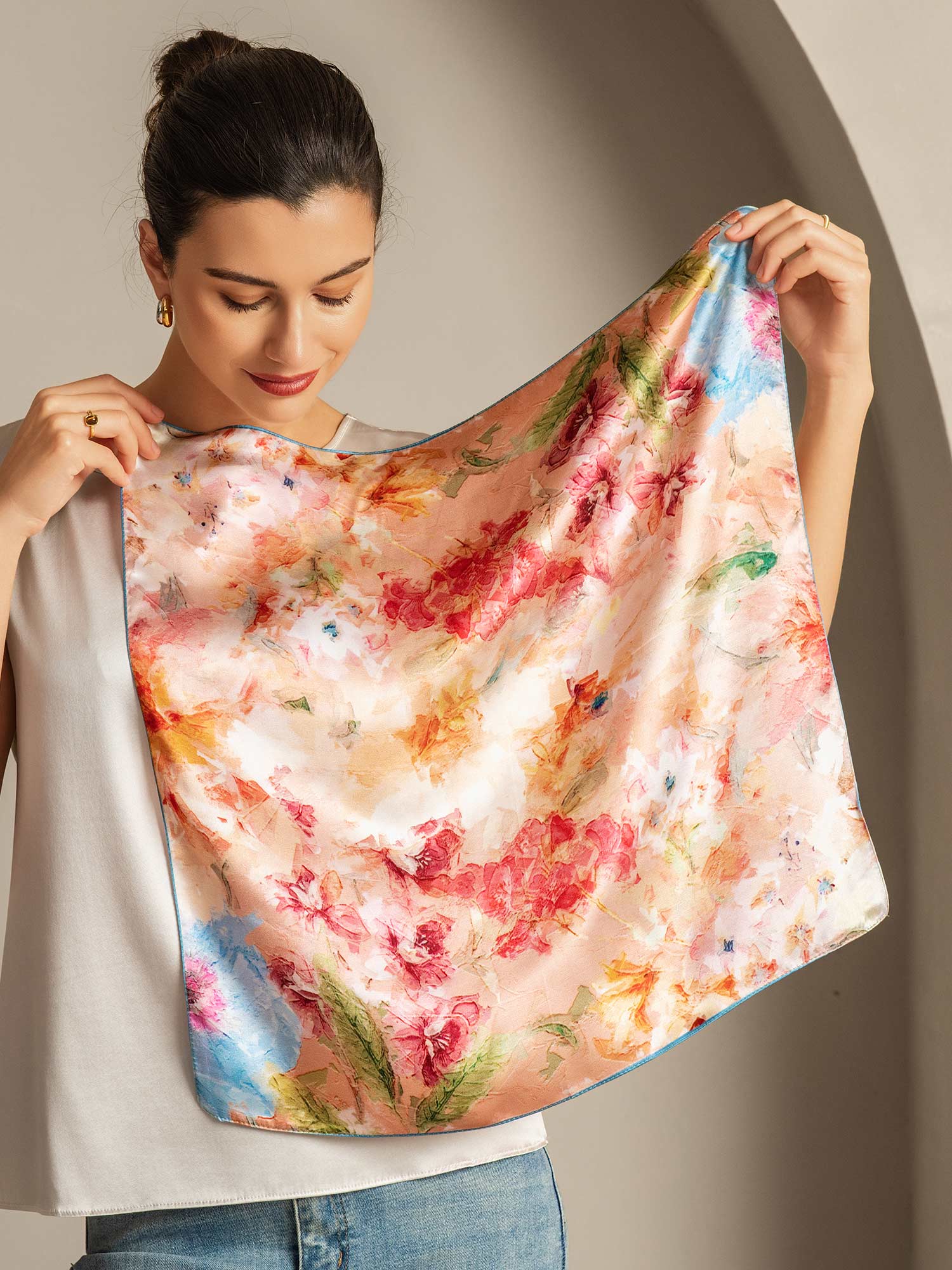 Pure Silk Floral Bliss Square Scarf - Größe 53x53cm - Image 2
