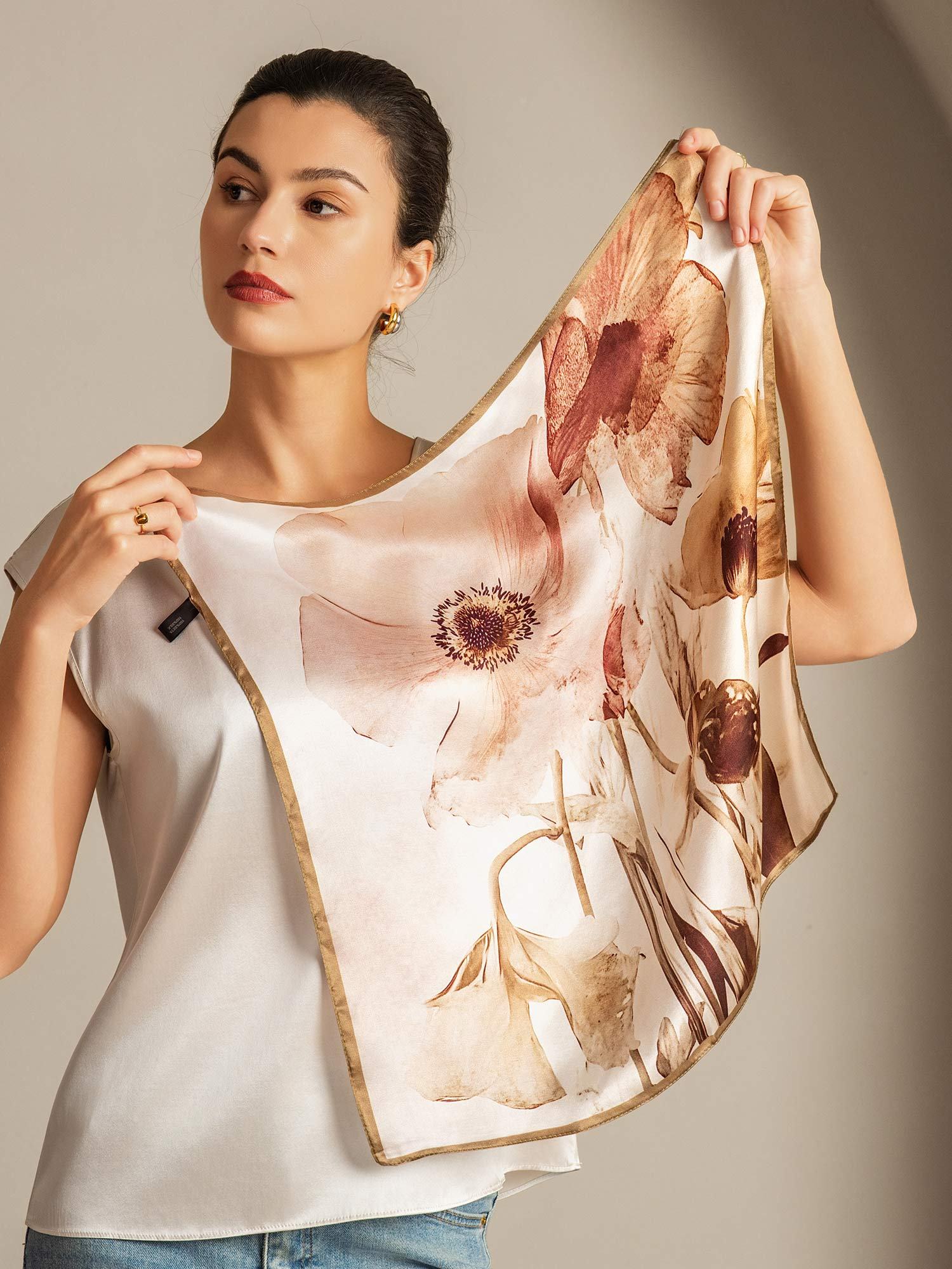 Pure Silk Floral Quadrat-Schal mit Goldrand 53*53 cm - Image 4