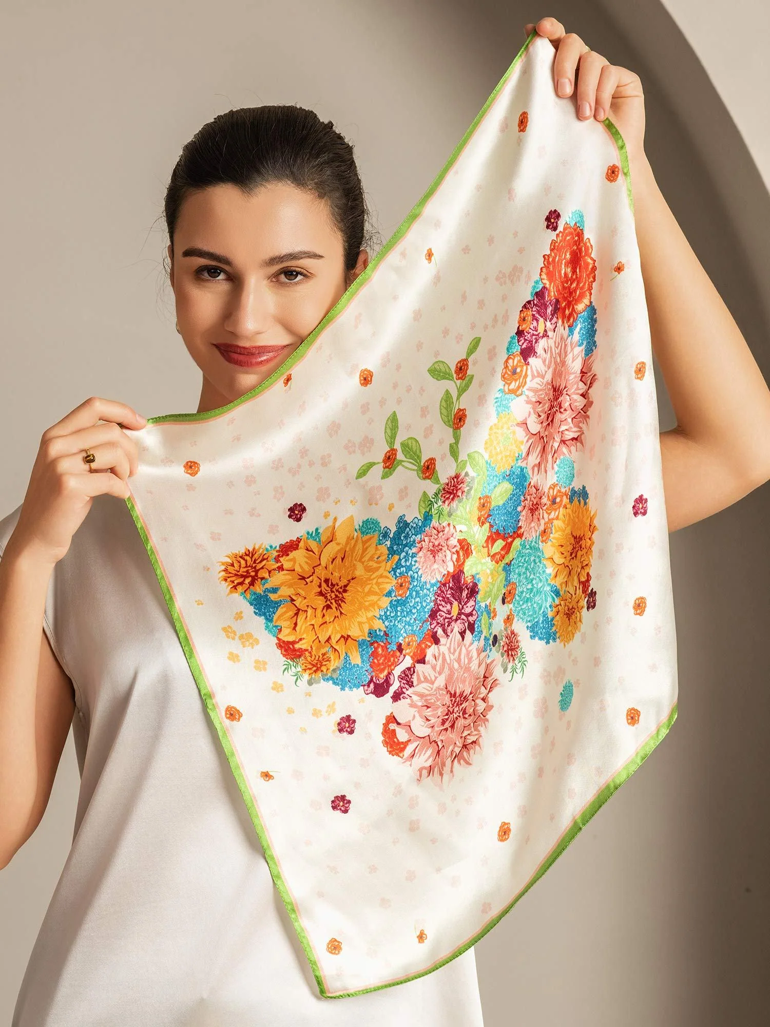 Pure Seide Blumen Quadrat Schal mit grüner Einfassung 53*53 cm - Image 4