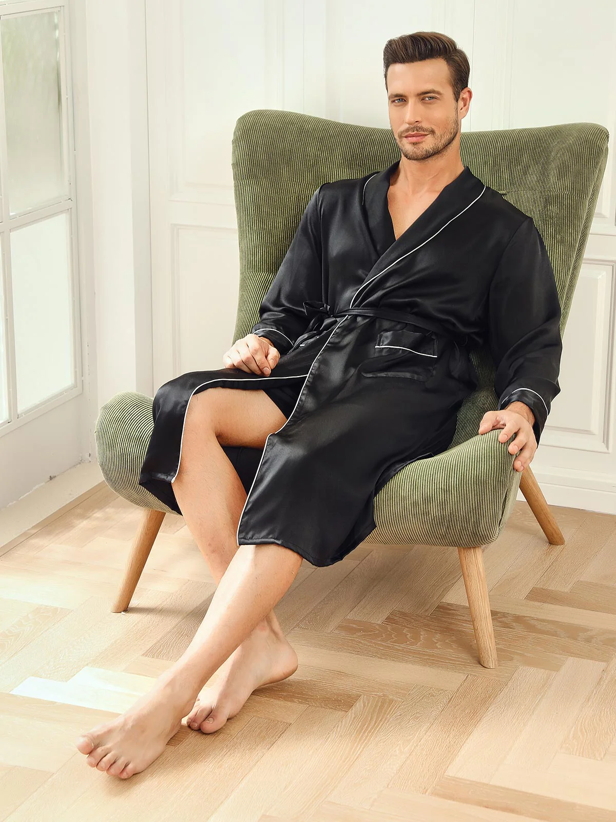 Morgenmantel aus reiner Seide mit Reverskragen und Gürtel (ohne Hose) - Image 6