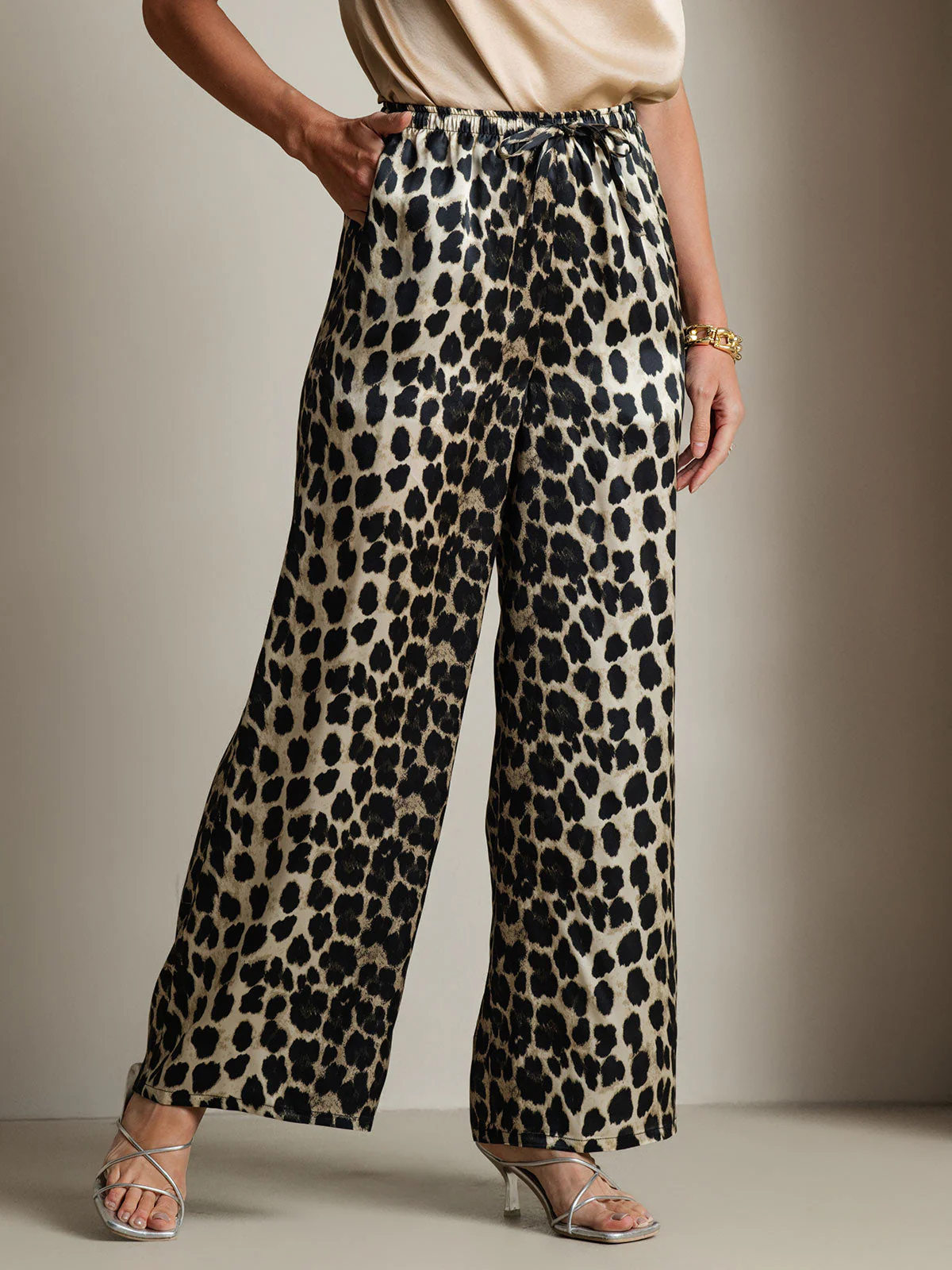 Damen Hose Aus Reiner Seide Mit Leopardenmuster Und Weitem Bein - Image 3