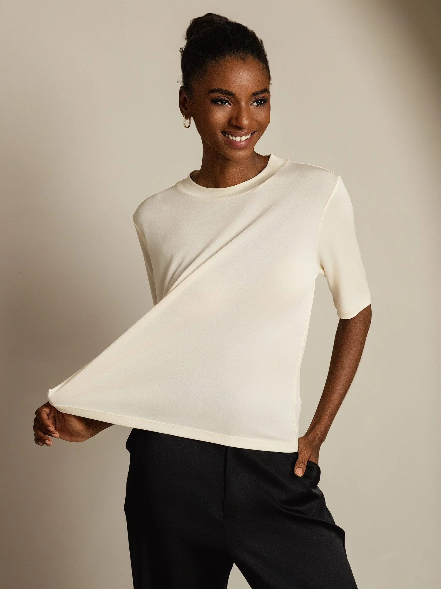 Damen T-Shirt Aus Reiner Seide Mit Halbarm Und Rundhalsausschnitt