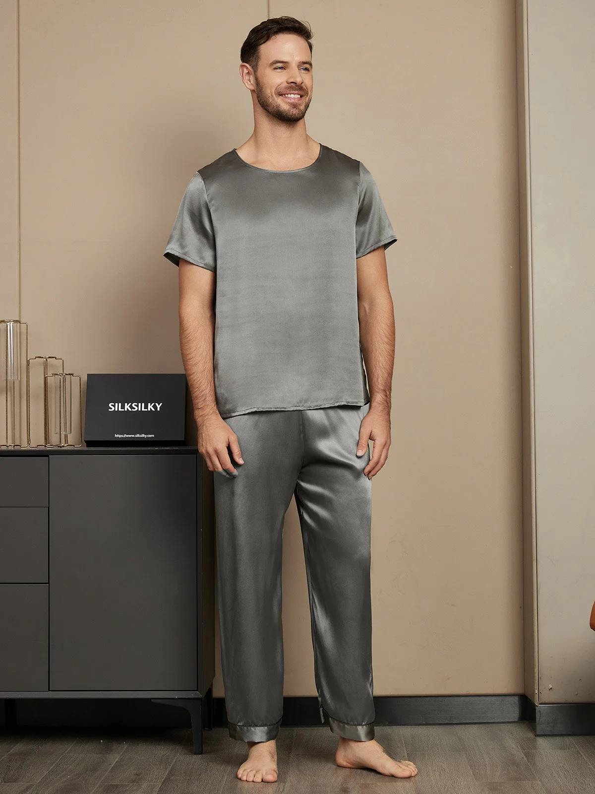 Herrenpyjamas Set Aus Reiner Seide Mit Kurzarm Rundhals Und Hose - Image 11