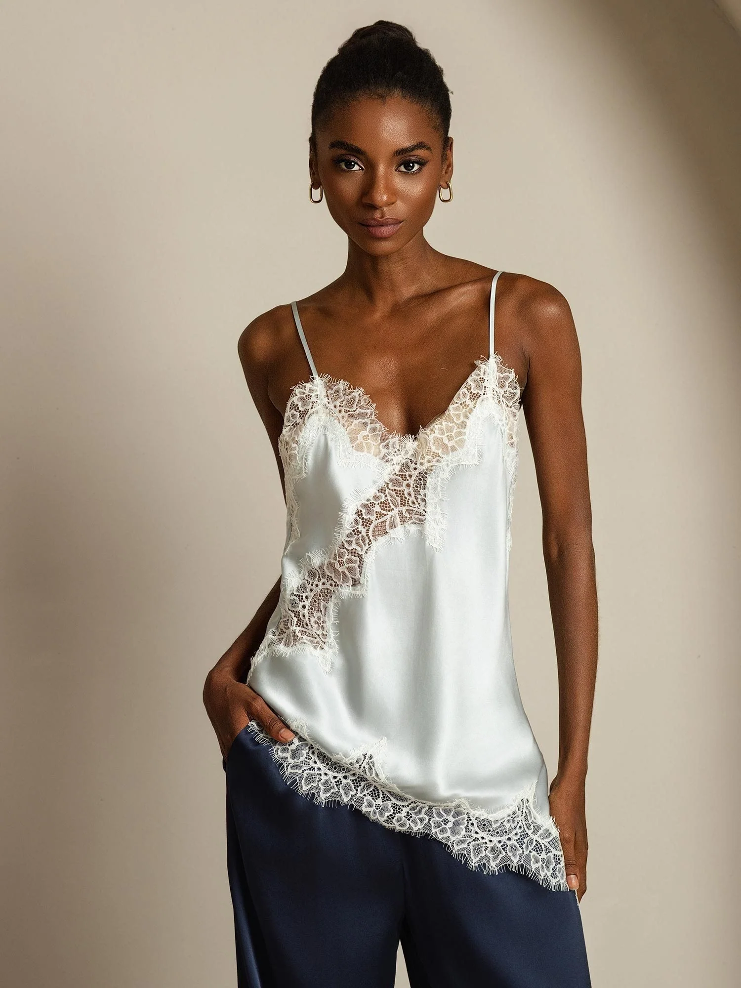 100% Maulbeerseide Spaghetiträger Camisole-Top Mit Spitze Und Asymmetrischem Saum