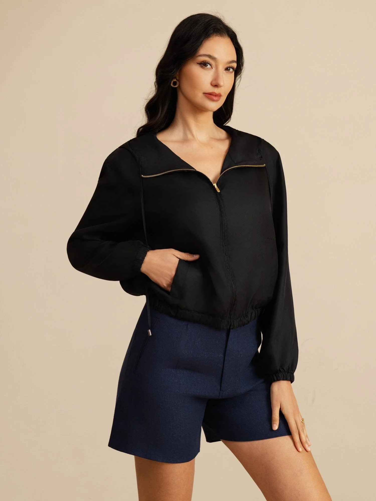 Kurze Kapuzenjacke Für Damen Aus Reiner Seide Mit Taschen - Image 10