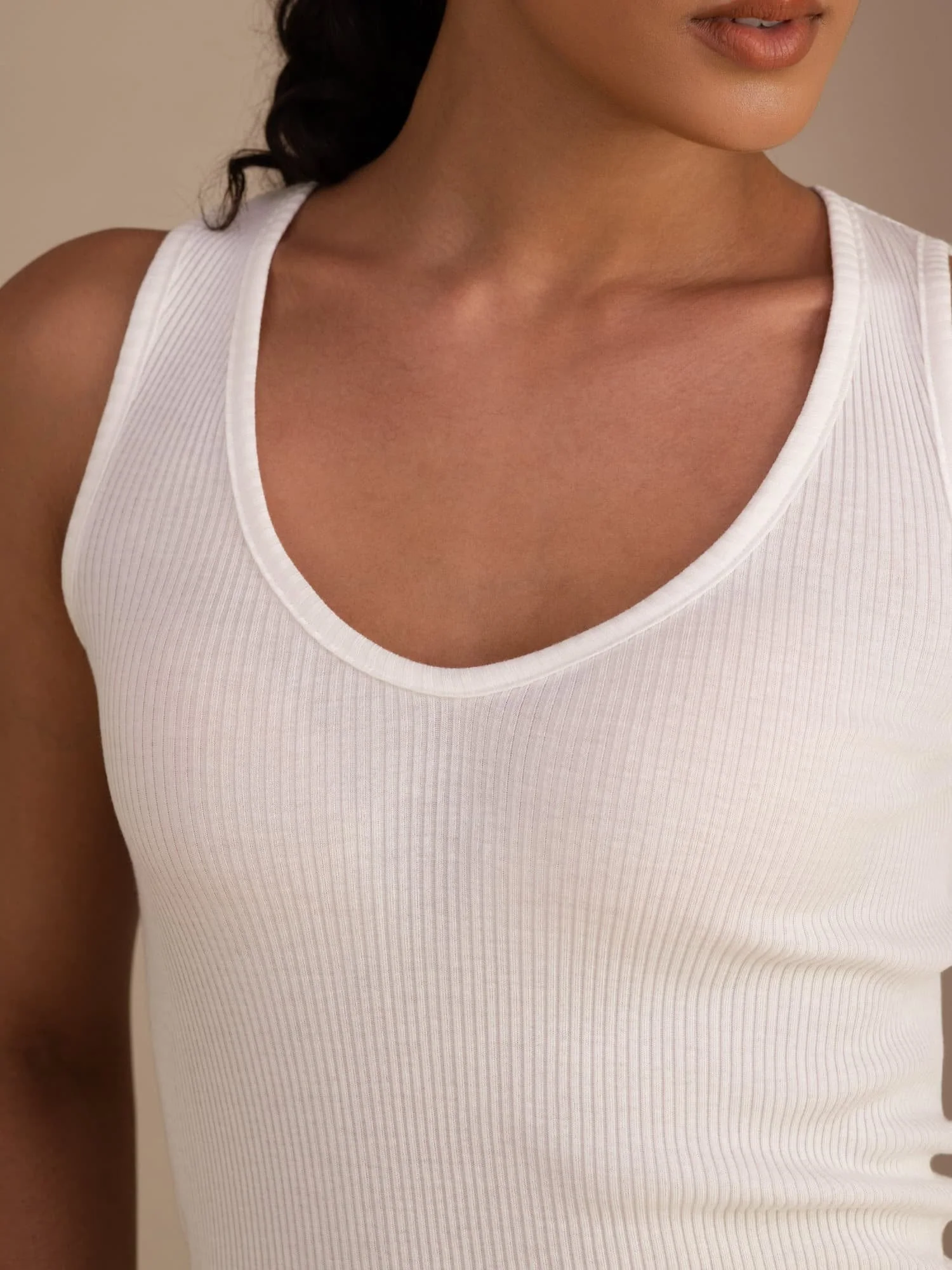 Damen Tanktop Aus Seiden Baumwollmischung Mit Tiefem V Ausschnitt Und Ärmellosem Design - Image 25