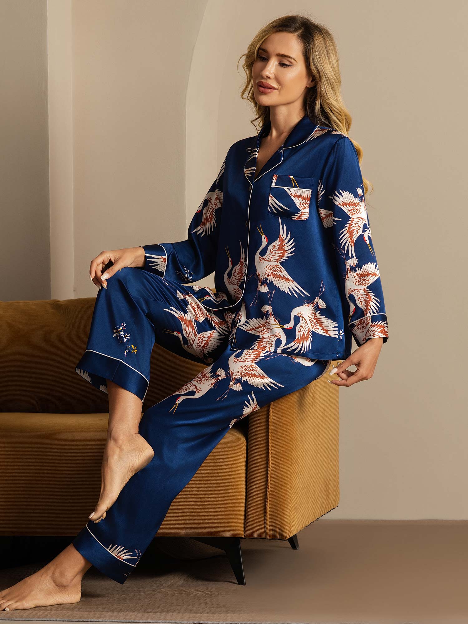 19Momme Damen Reines Seidenpyjama Set Mit Kranichdruck Und Langarmkragen - Image 17